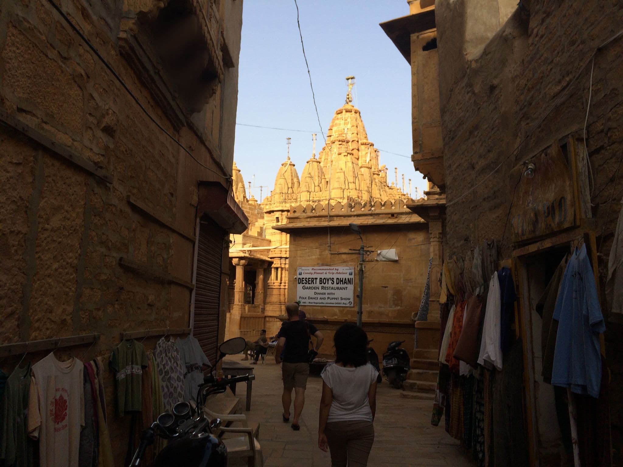Street view near Fatanstarpalace OnROFTOP RESTAURANTcafe, Jaisalmer — © shravan91 (CC BY-SA · Mapillary)