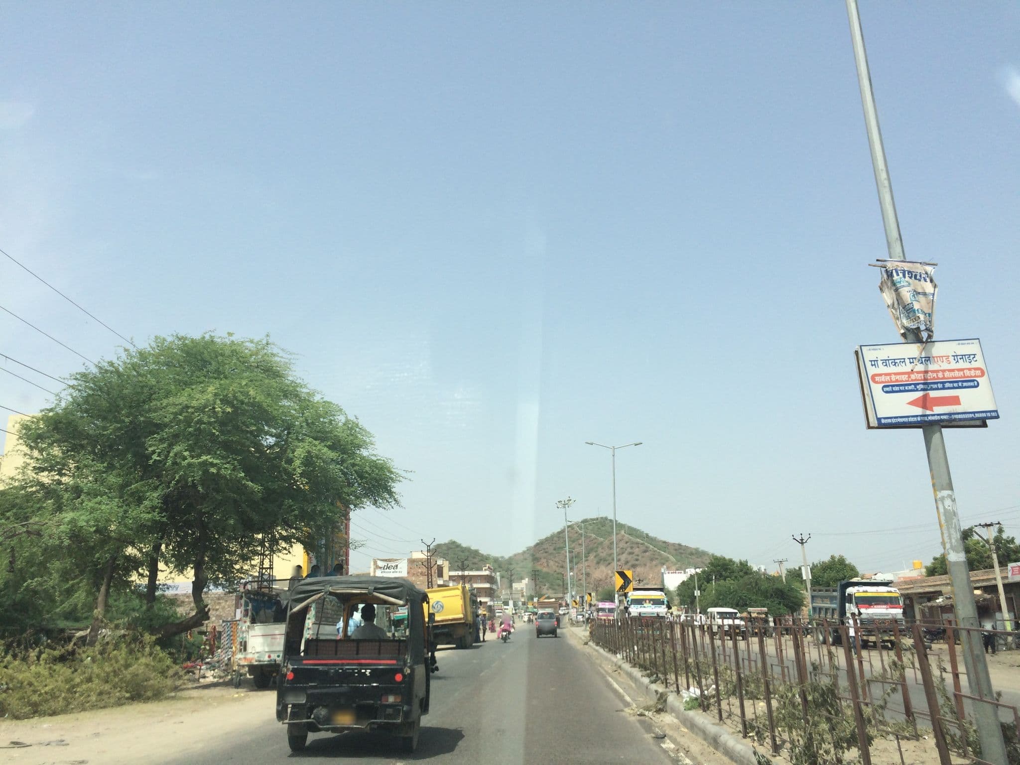 Street view near Maruti Palace Hotel and Restaurant, Bārmer — © shravan91 (CC BY-SA · Mapillary)