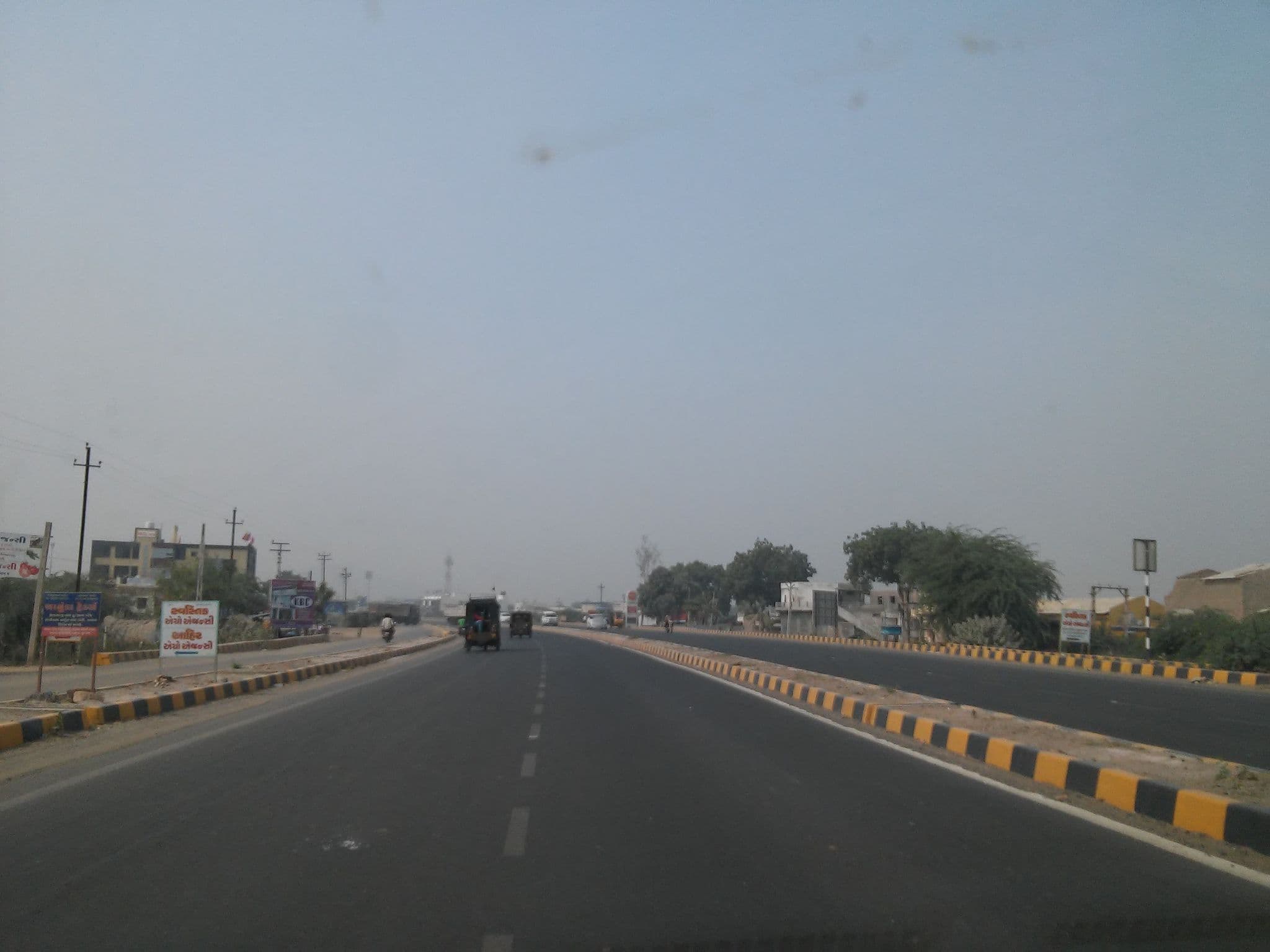 Street view near Hotel Shyam Palace, Madhapar — © shravan91 (CC BY-SA · Mapillary)