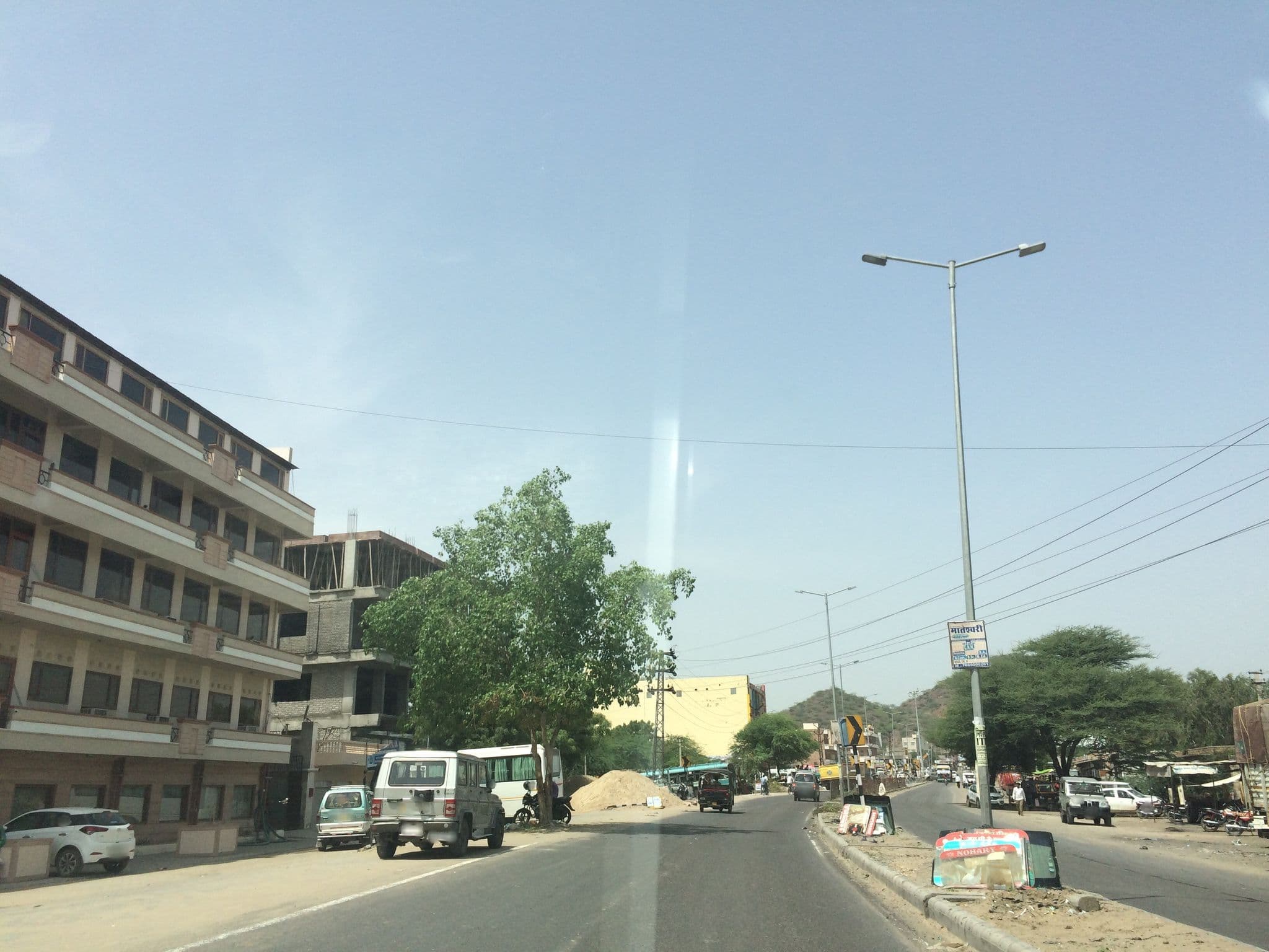 Street view near Hotel Kailash International, Bārmer — © shravan91 (CC BY-SA · Mapillary)