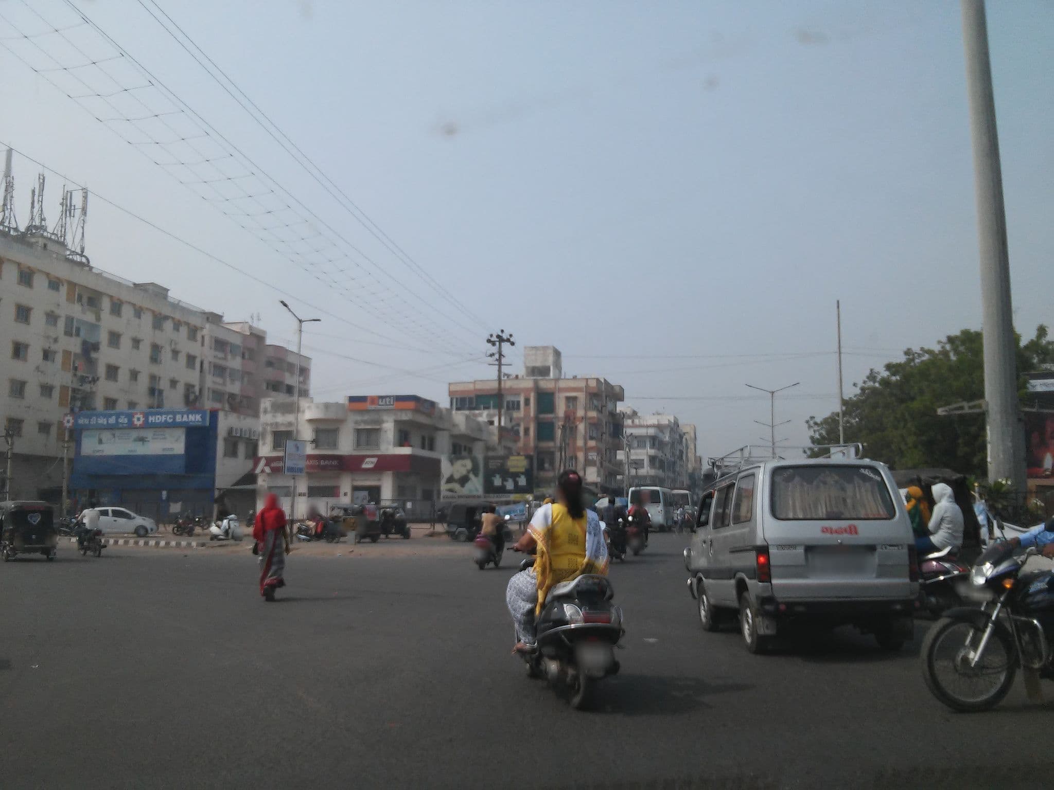 Street view near La-Kemp Resort, Bhuj — © shravan91 (CC BY-SA · Mapillary)