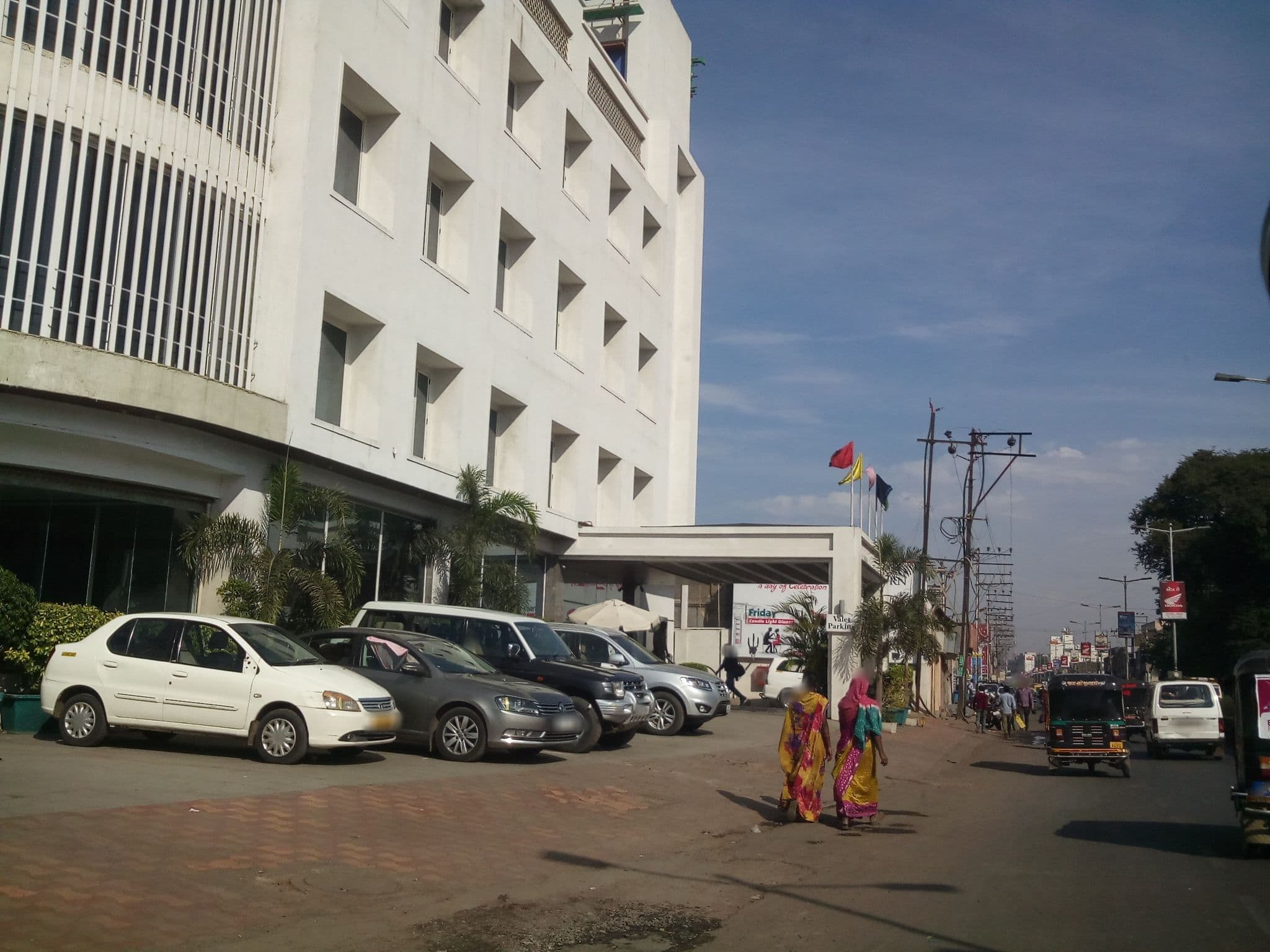 Street view near The Fern Residency, Rājkot — © shravan91 (CC BY-SA · Mapillary)