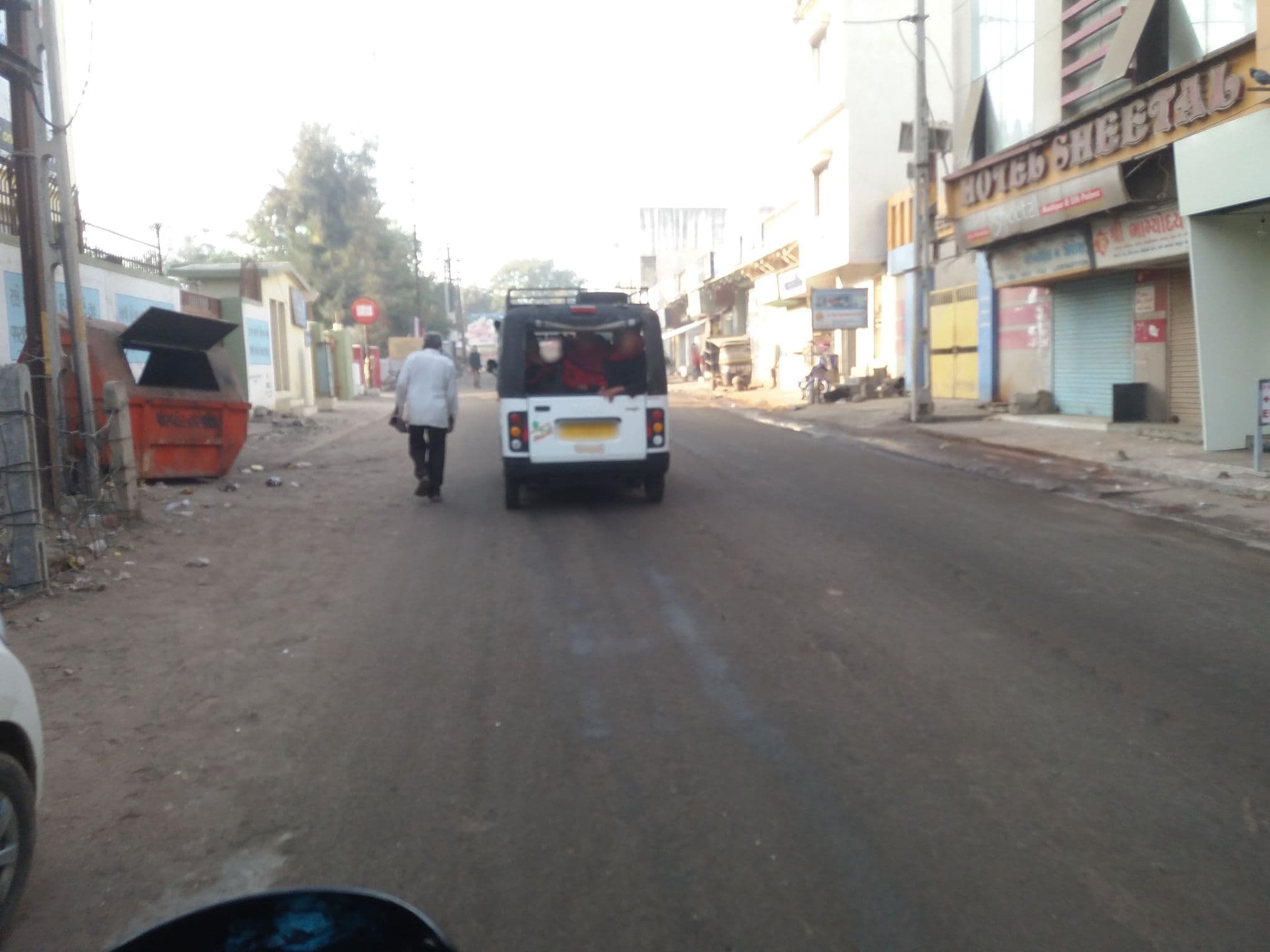 Street view near Hotel Sheetal, Porbandar — © ravisolanki (CC BY-SA · Mapillary)