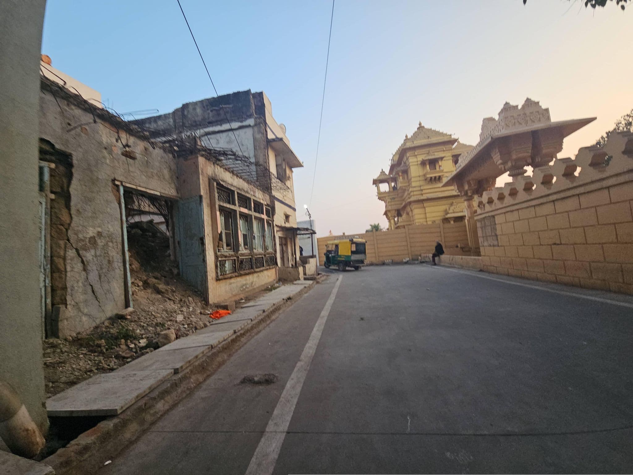 Street view near Hotel Swagat, Bhalpara — © livableurbanism (CC BY-SA · Mapillary)
