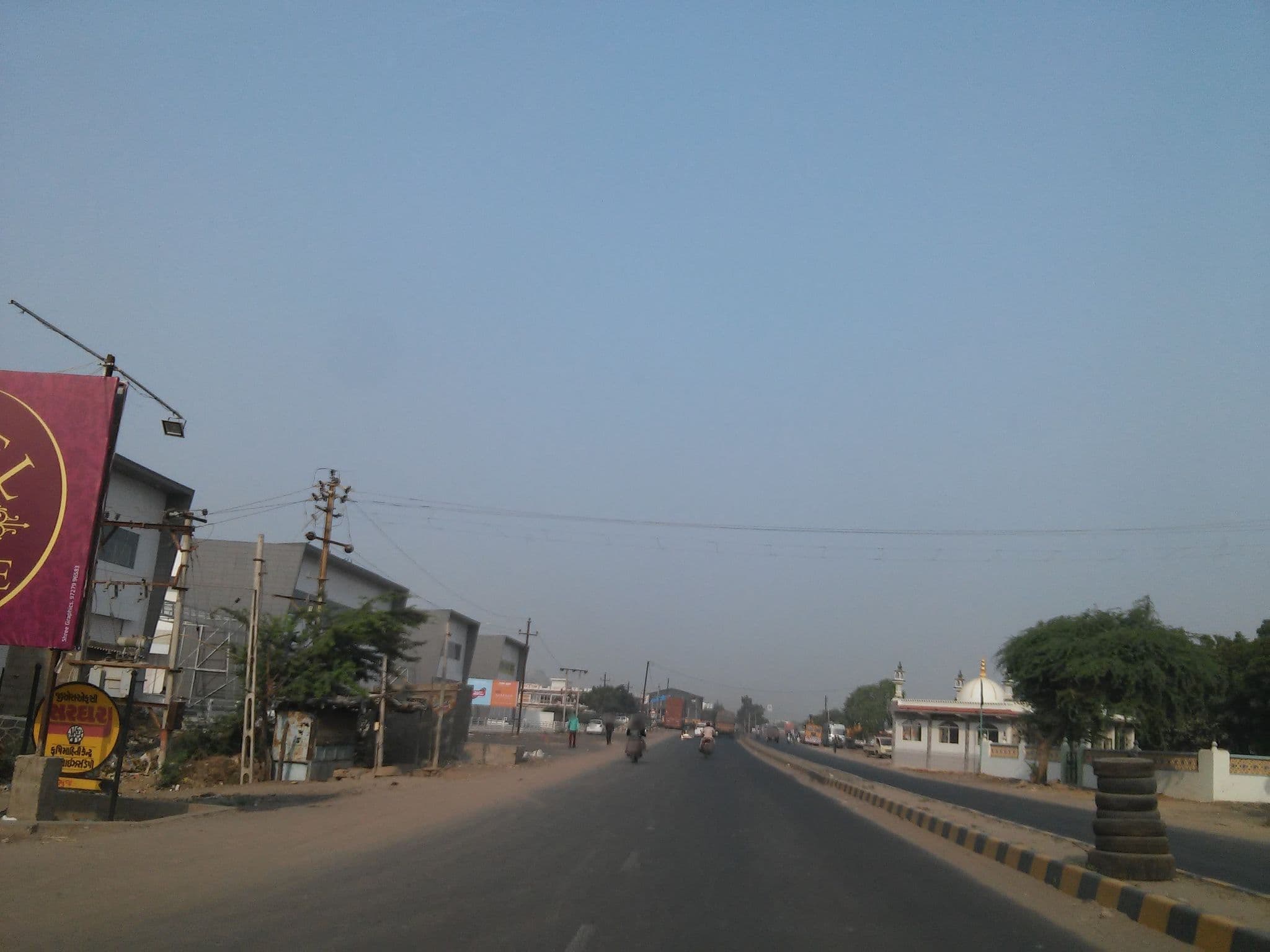 Street view near Hotel HV Palace Inn, Madhapar — © shravan91 (CC BY-SA · Mapillary)