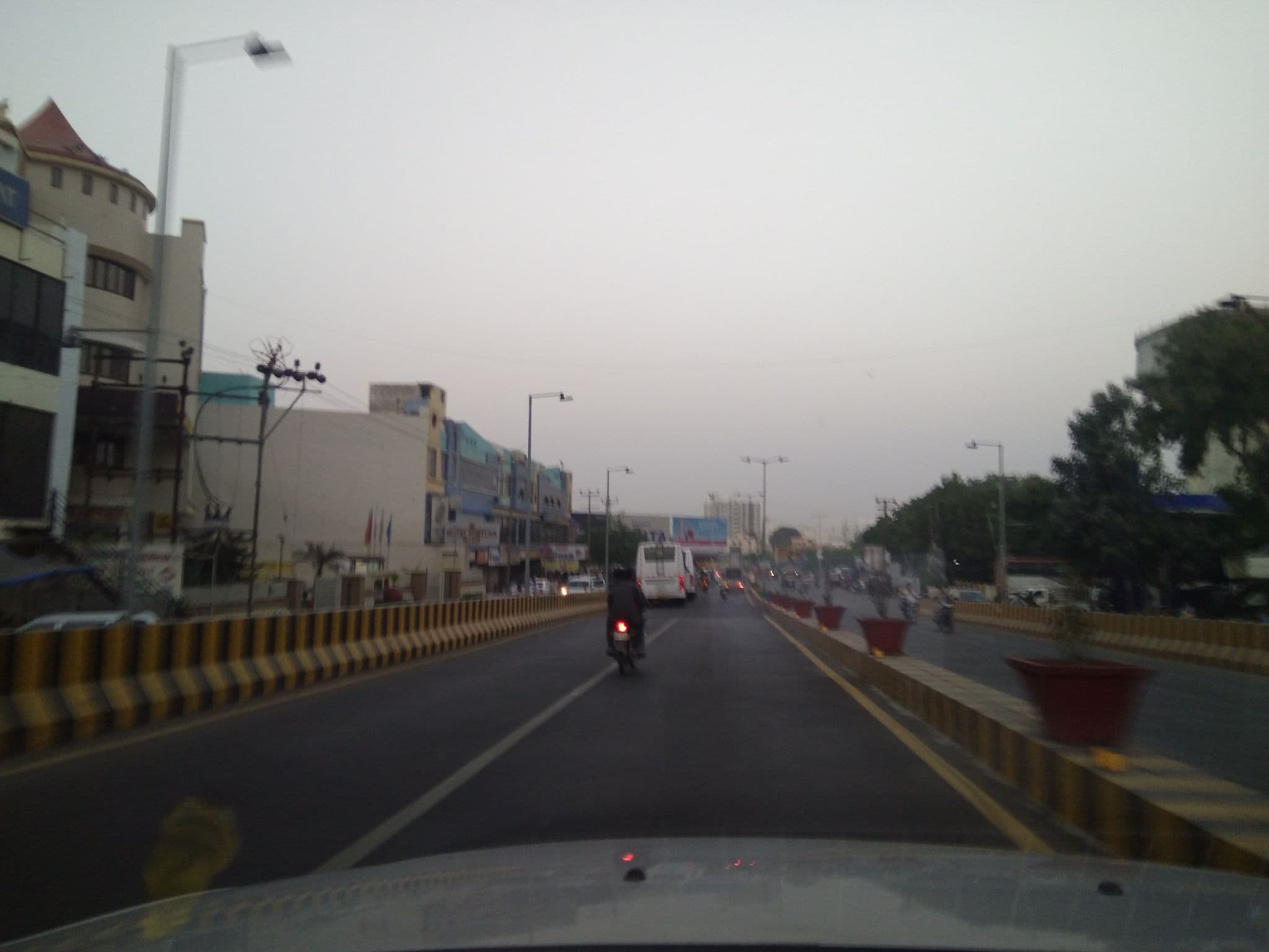 Street view near Hotel Vraj, Jamnagar — © masuria (CC BY-SA · Mapillary)