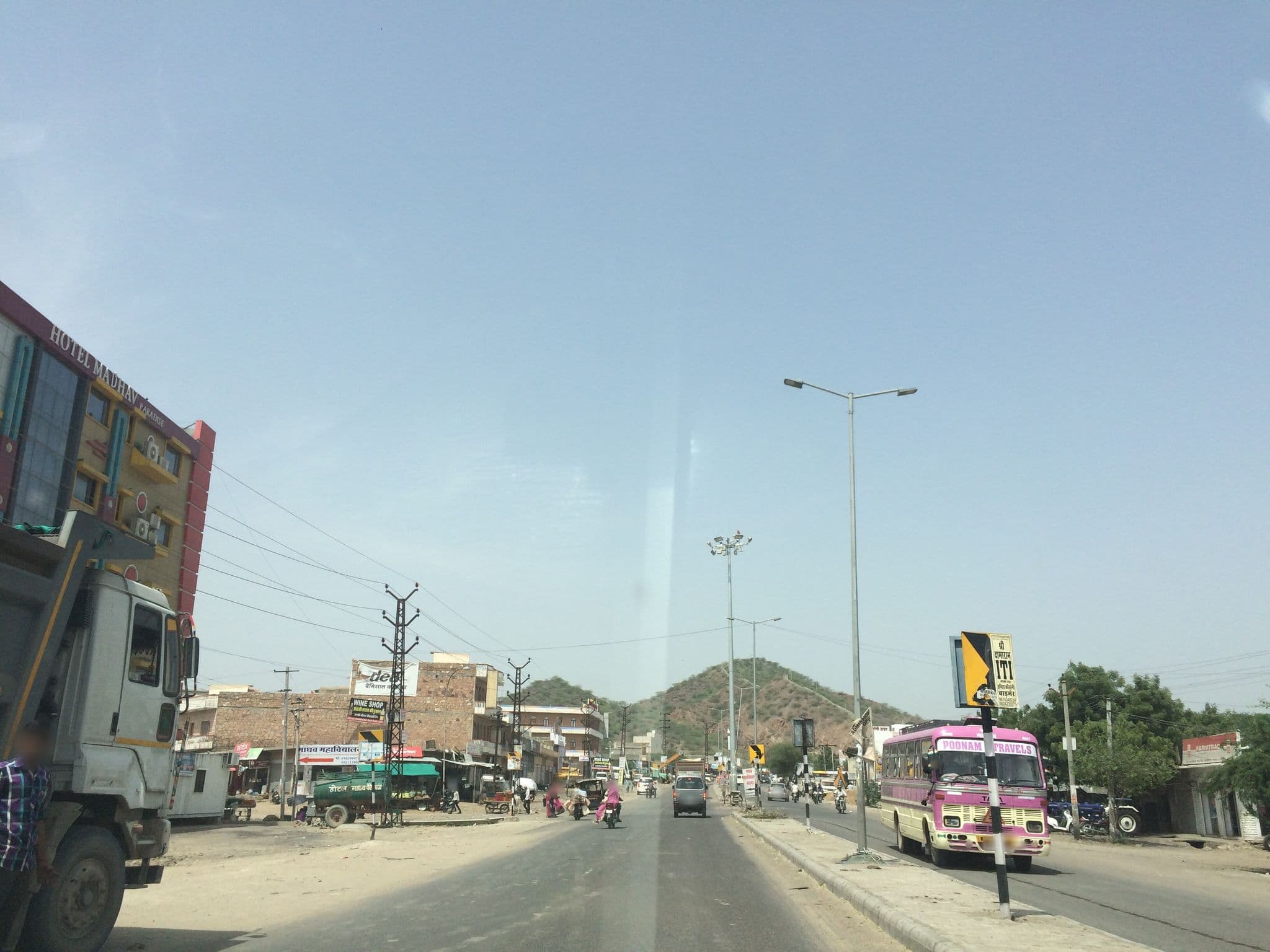 Street view near Madhav Paradise Hotel, Bārmer — © shravan91 (CC BY-SA · Mapillary)