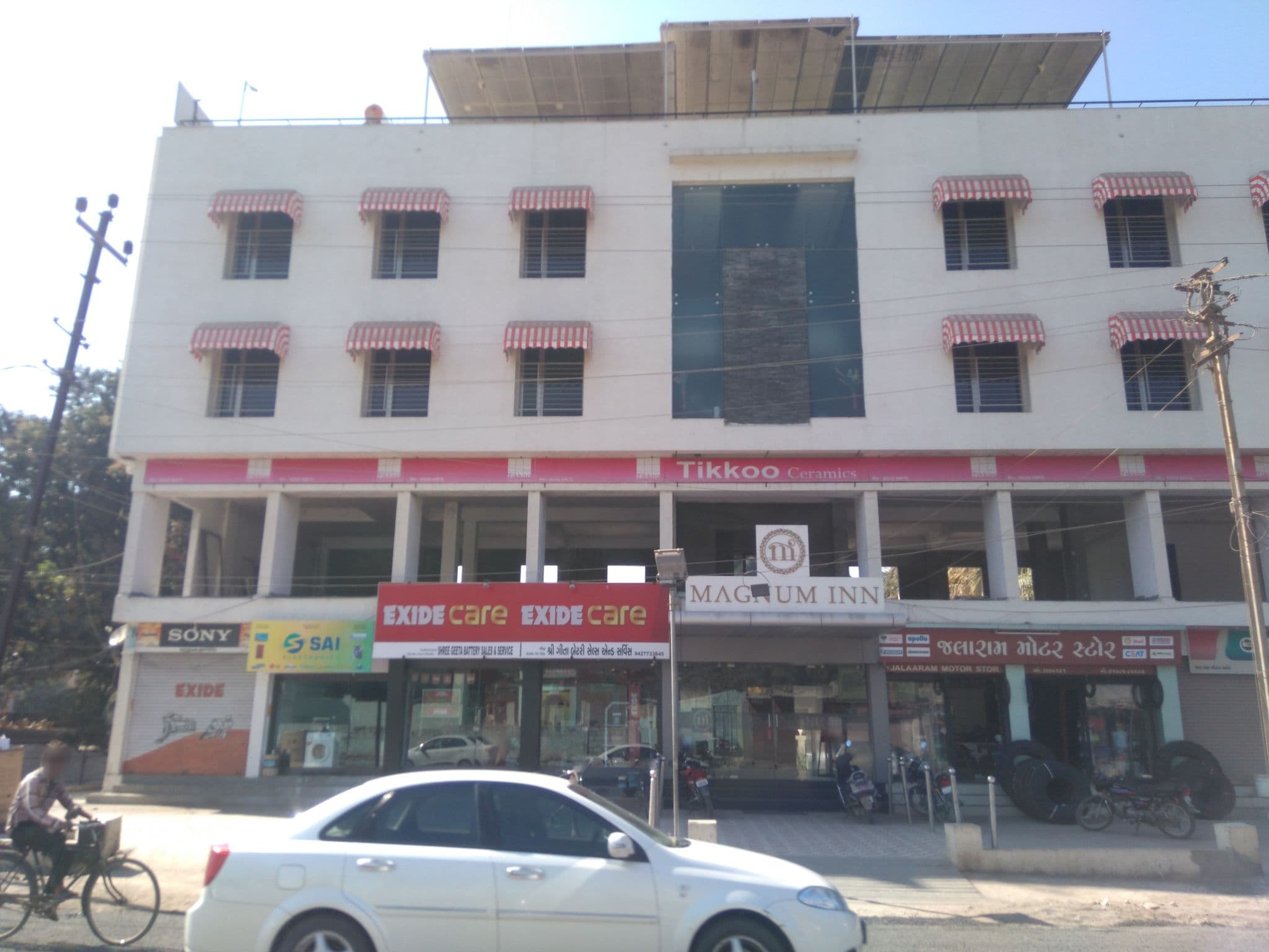 Street view near Hotel Magnum Inn, Jūnāgadh — © khushbu (CC BY-SA · Mapillary)
