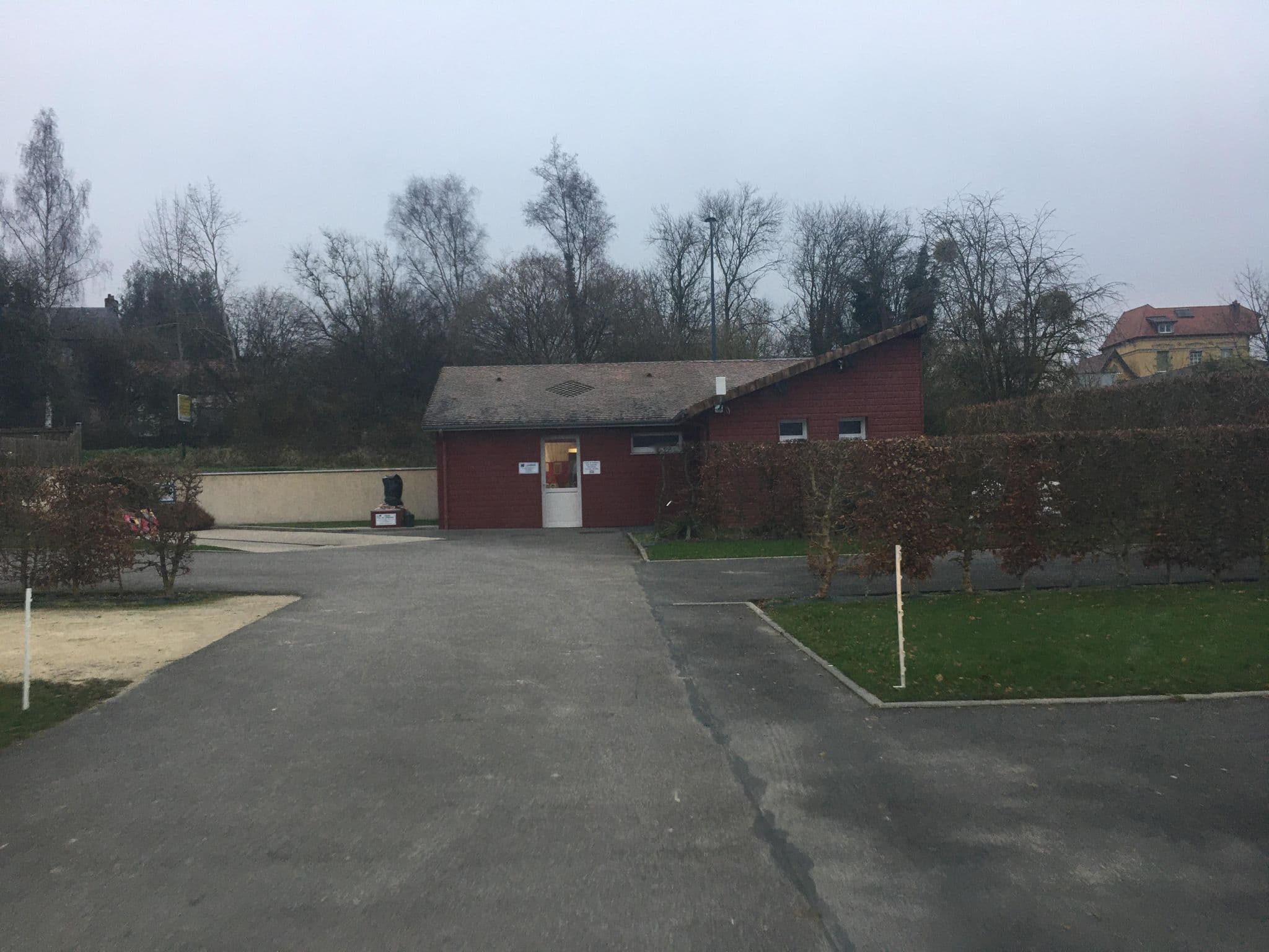 Street view near Aire de camping Cars de Sainte-Claire, Neufchâtel-en-Bray — © raymond (CC BY-SA · Mapillary)