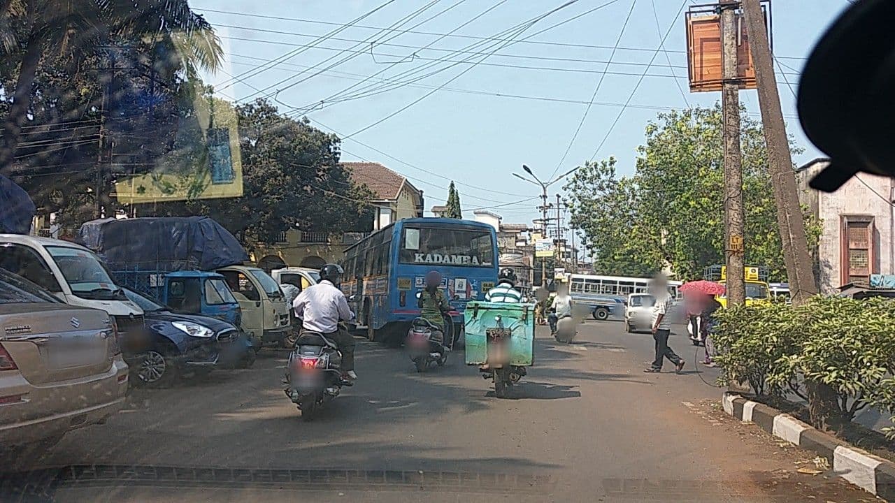 Street view near Gladstone Hotel, Vasco da Gama — © rdlf19051985 (CC BY-SA · Mapillary)