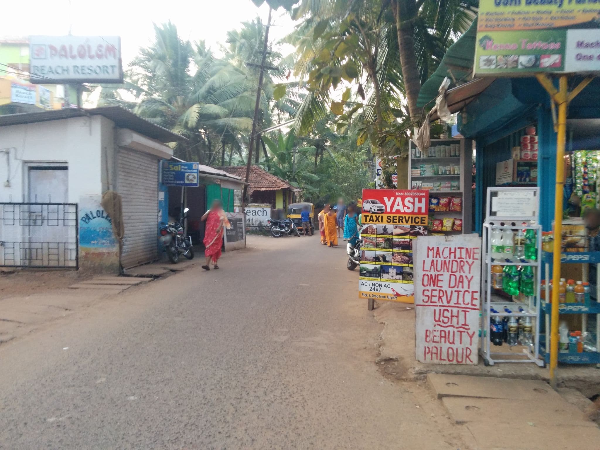 Street view near OYO Flagship 49710 Red Rose Guest House, Kānkon — © sashazykov (CC BY-SA · Mapillary)