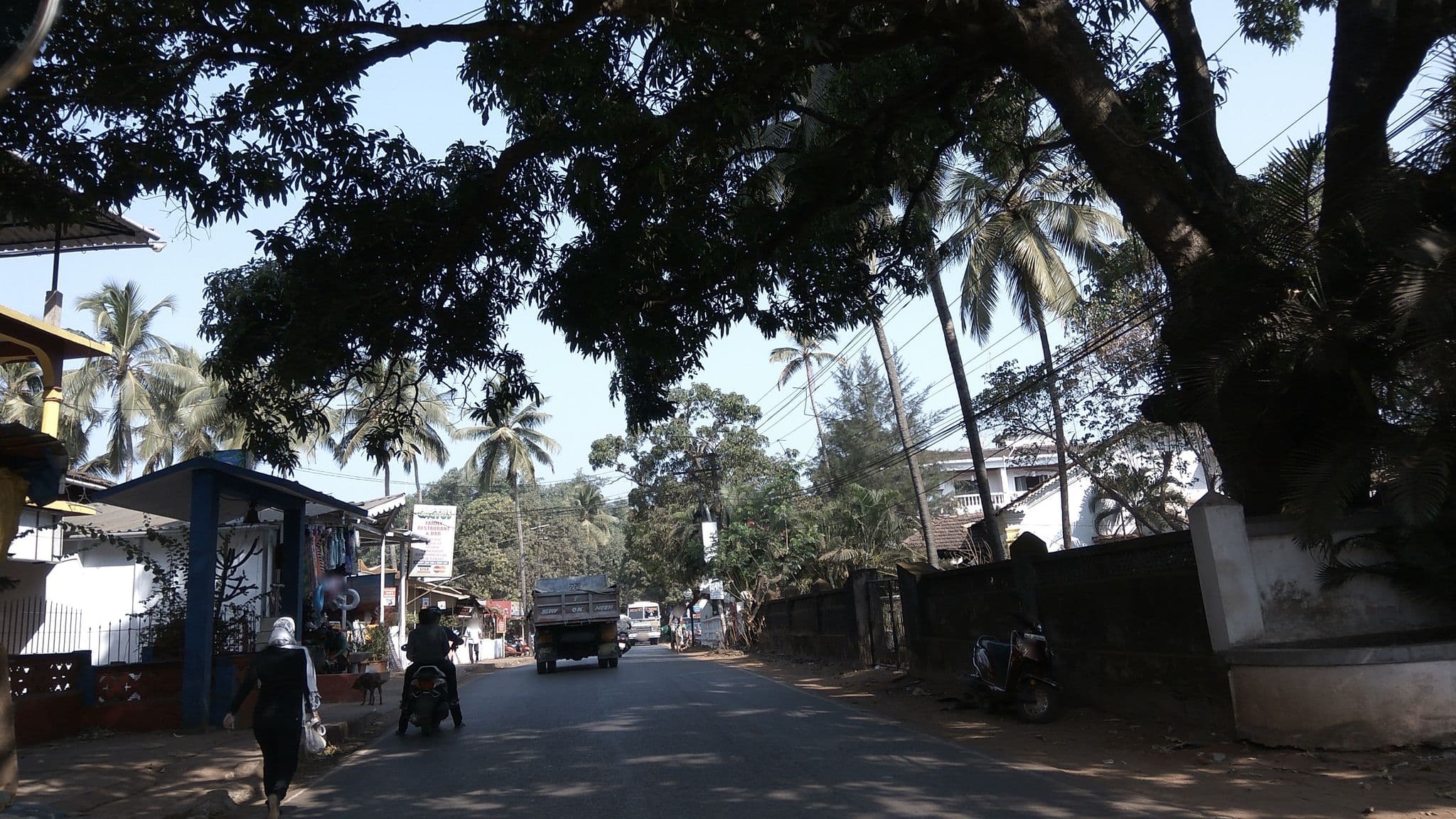 Street view near Crescent Villa, Candolim — © natarajakaveeti (CC BY-SA · Mapillary)