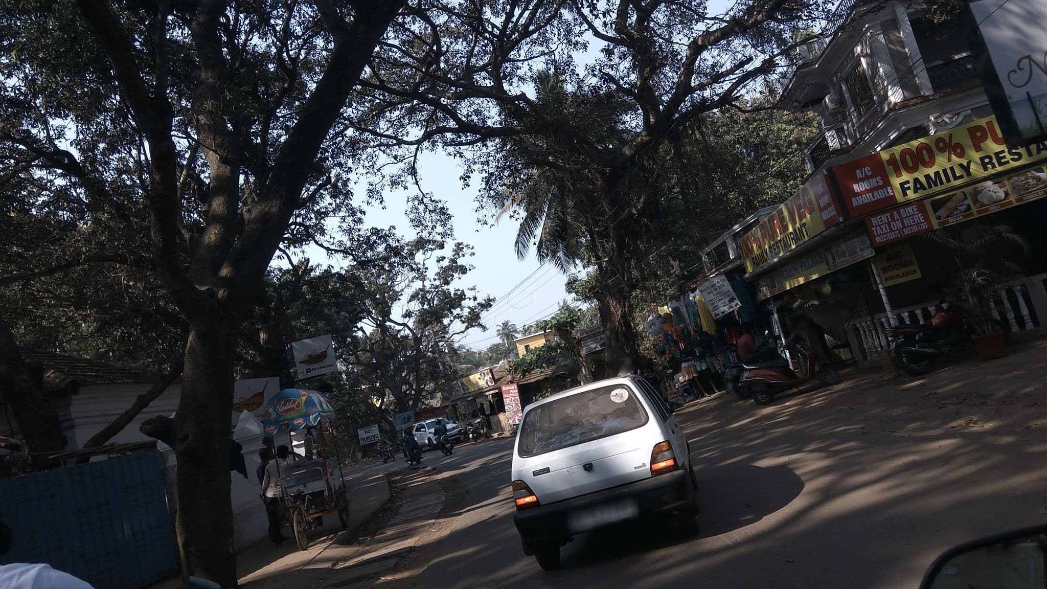 Street view near Hotel Rados Baga, Baga — © natarajakaveeti (CC BY-SA · Mapillary)