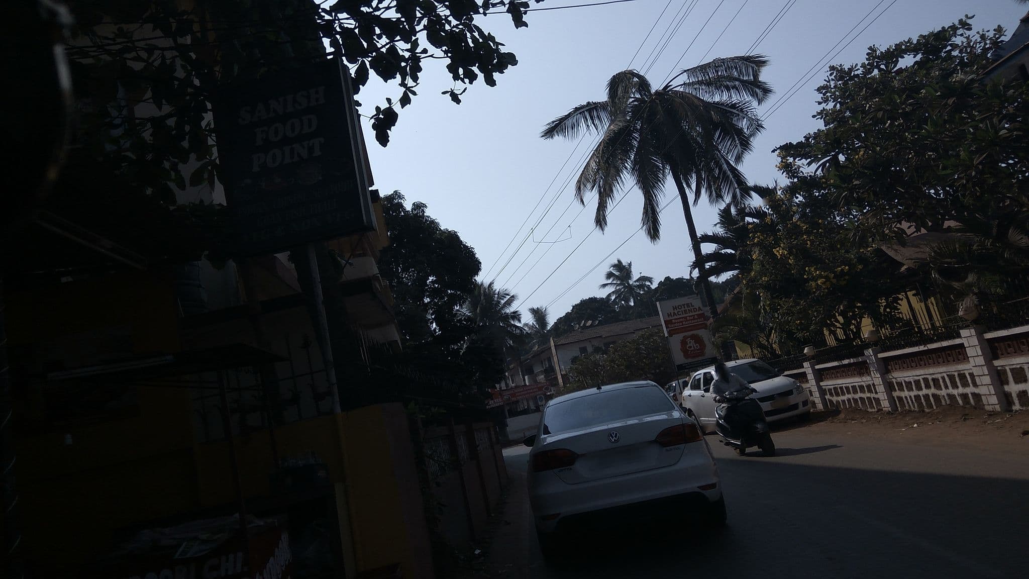 Street view near hacienda hotel & scirocco restaurant, Baga — © natarajakaveeti (CC BY-SA · Mapillary)