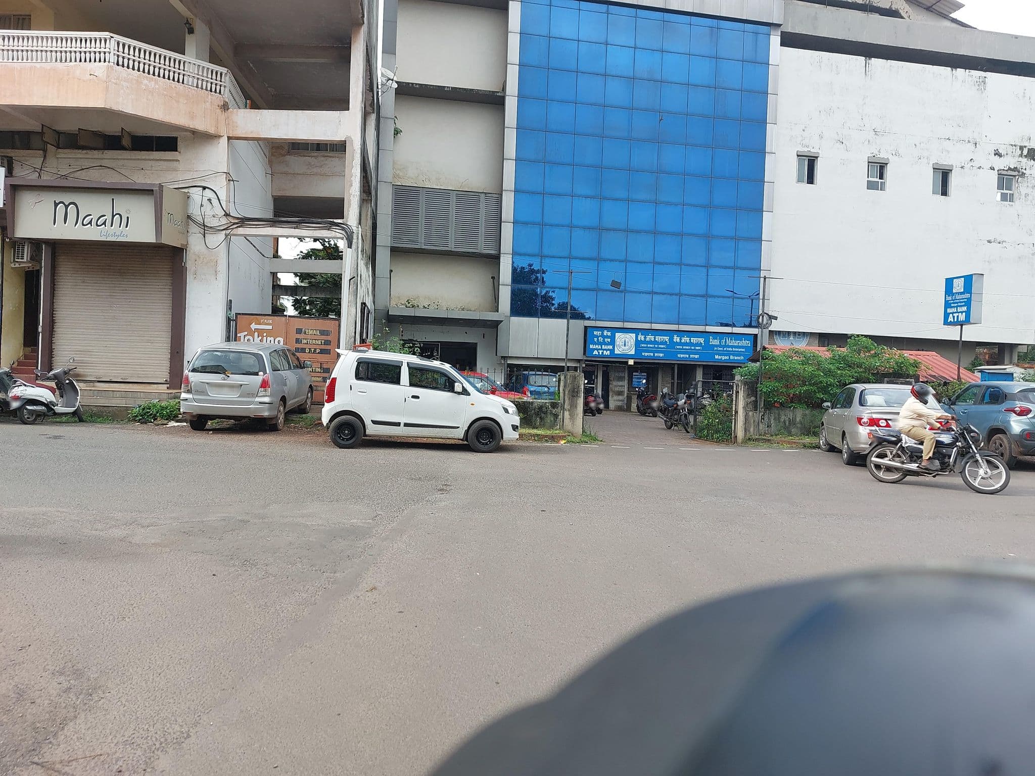 Street view near Goa Woodlands Hotel, Madgaon — © NiharikaY (CC BY-SA · Mapillary)