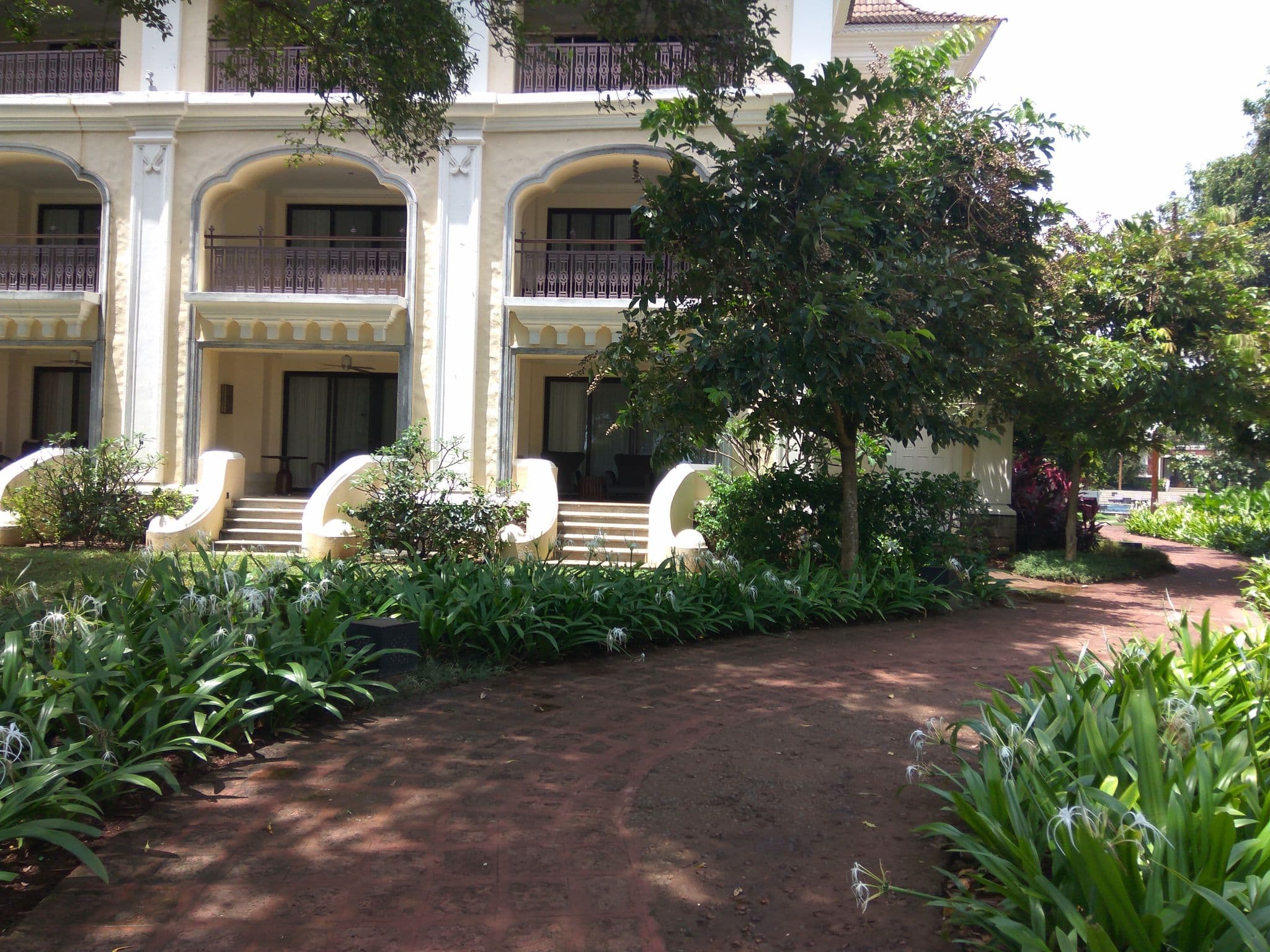 Street view near Room 7220 Grand Hyatt Goa, Bambolim — © natarajakaveeti (CC BY-SA · Mapillary)