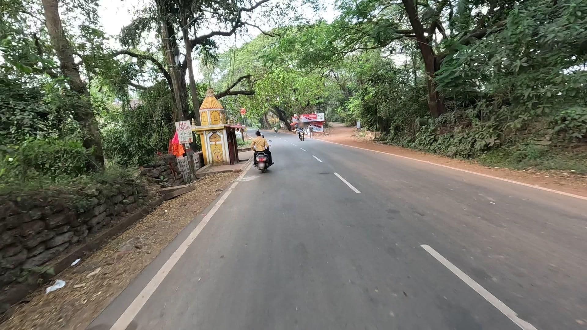 Street view near Taj Holiday Village Resort and Spa, Chimbel — © lucomsky (CC BY-SA · Mapillary)