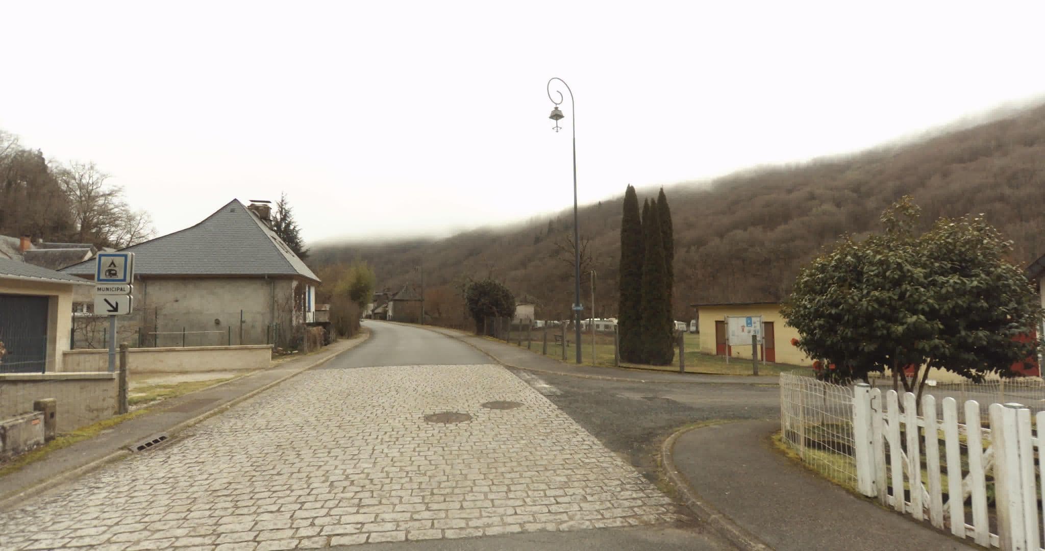Street view near Camping municipal des Lacs, Pleaux — © sogefi (CC BY-SA · Mapillary)