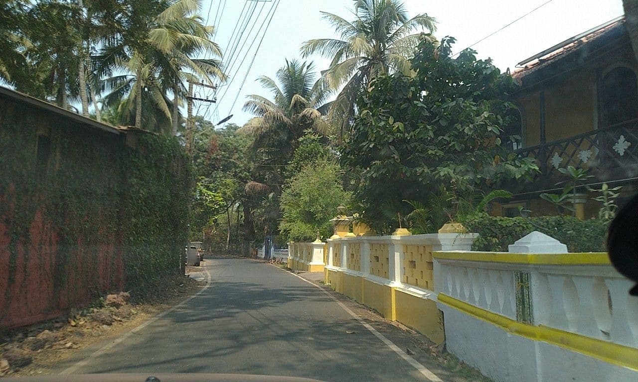 Street view near Casa Menezes - A Heritage Goan Homestay, Goa Velha — © edz3056 (CC BY-SA · Mapillary)