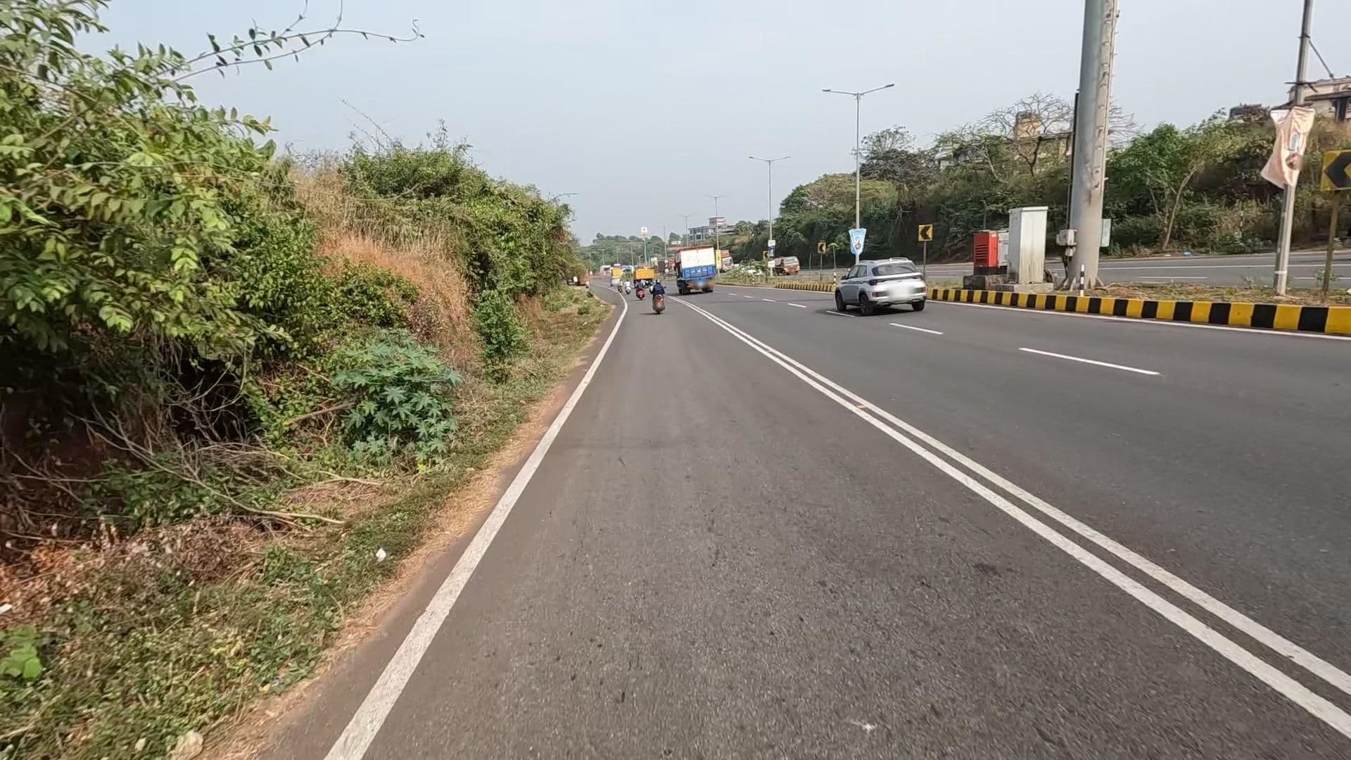Street view near The Fern Kadamba, Chimbel — © lucomsky (CC BY-SA · Mapillary)