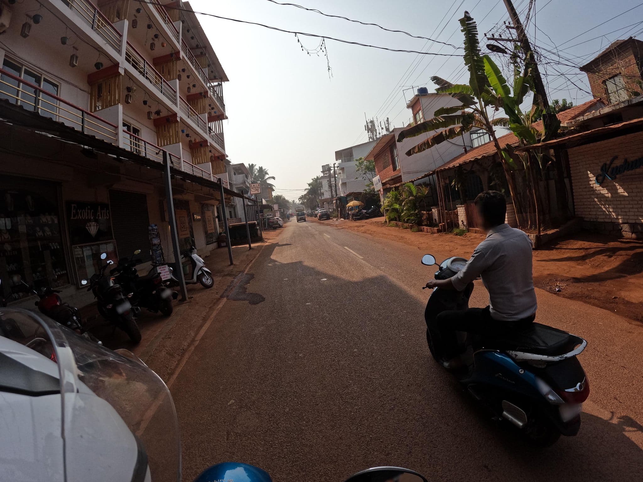 Street view near Seaside Beach Guest House, Mandrem — © lucomsky (CC BY-SA · Mapillary)
