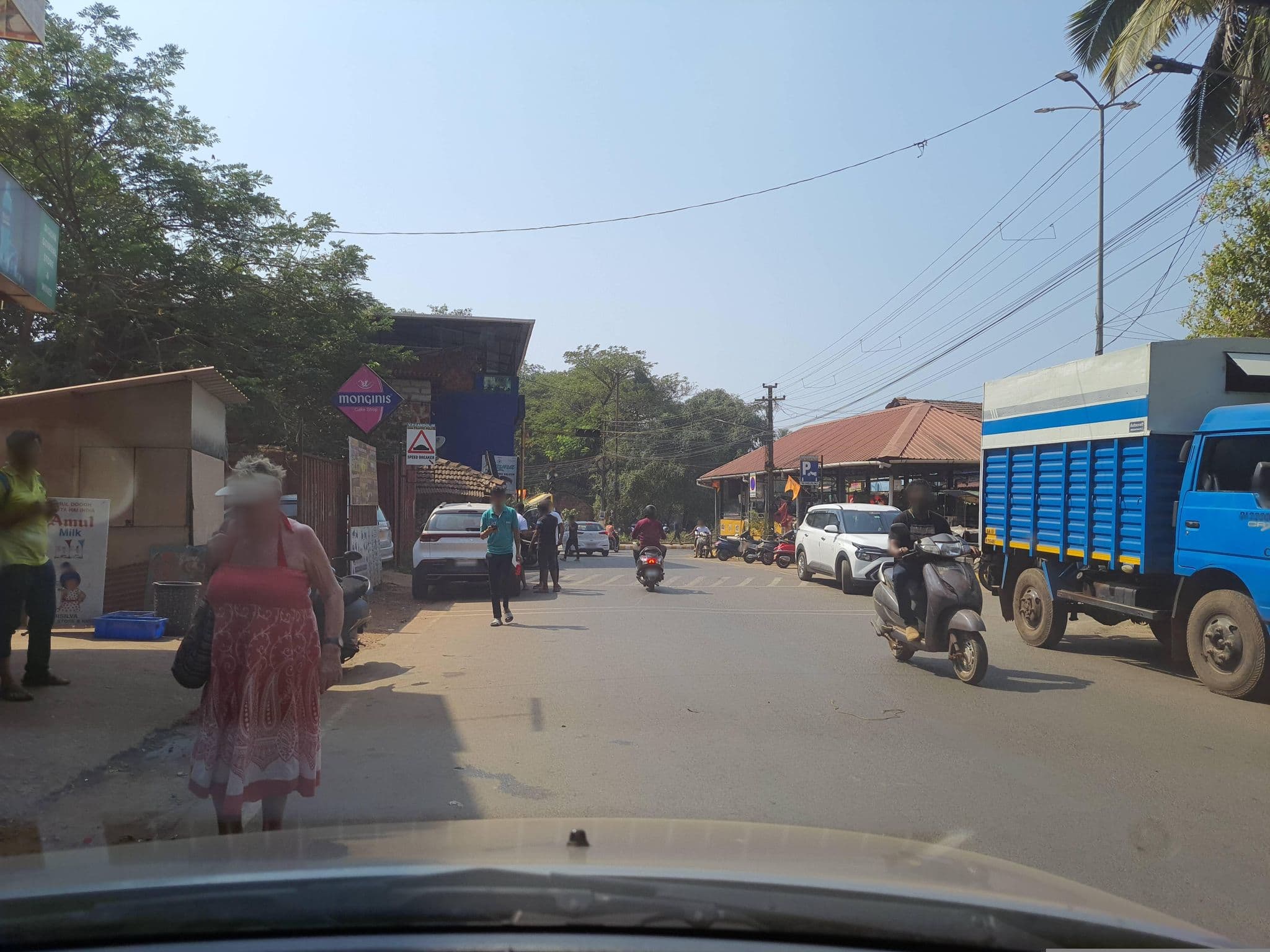 Street view near Villa Samaara9 Candolim Beach, Candolim — © vishalsignap (CC BY-SA · Mapillary)