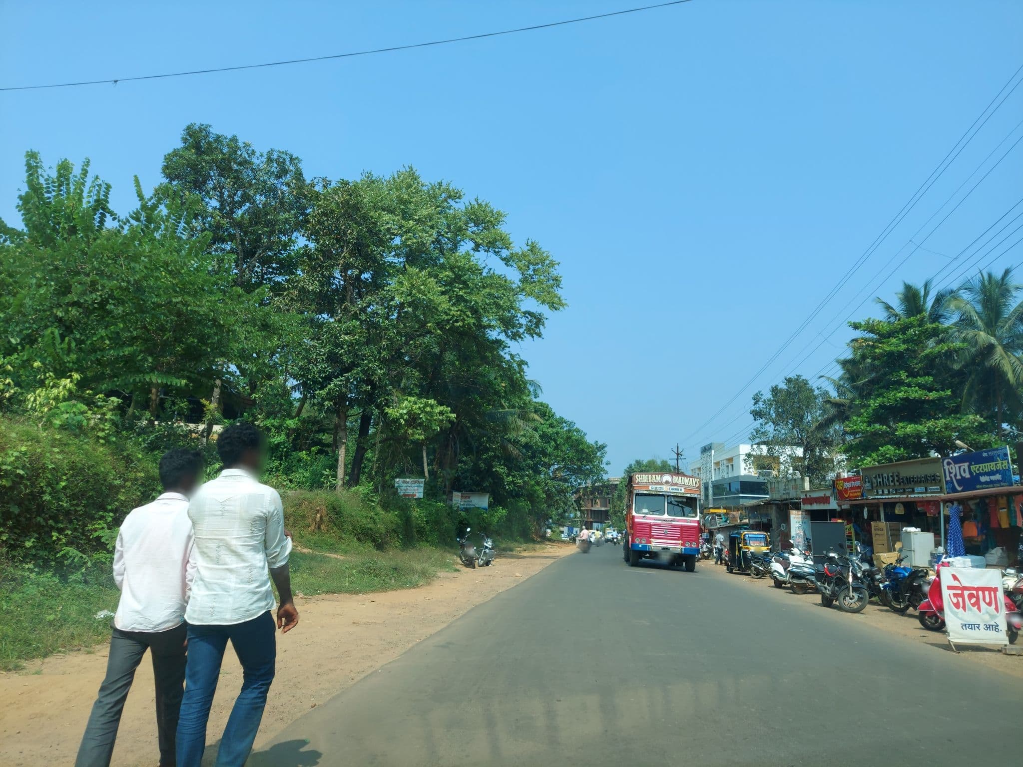 Street view near Hotel Sugran, Kudāl — © abhyankar (CC BY-SA · Mapillary)