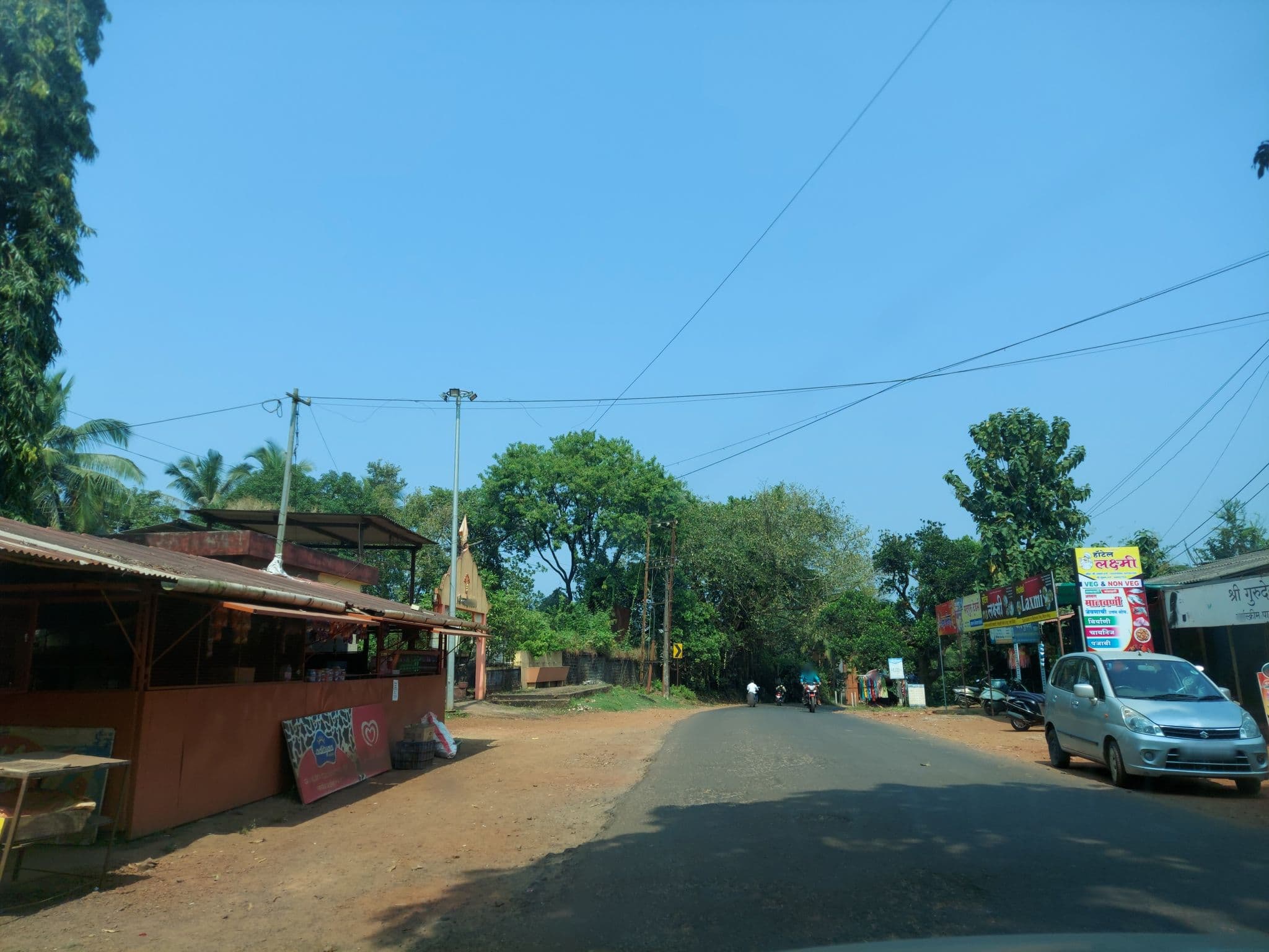 Street view near The Hill Treat Hotel and Resort, Kudāl — © abhyankar (CC BY-SA · Mapillary)