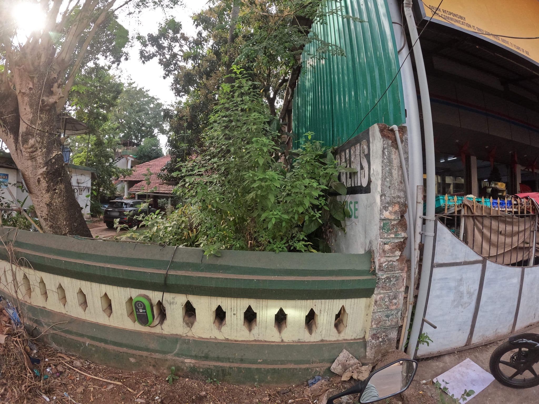 Street view near Anjunapalms Guesthouse, Anjuna — © lucomsky (CC BY-SA · Mapillary)