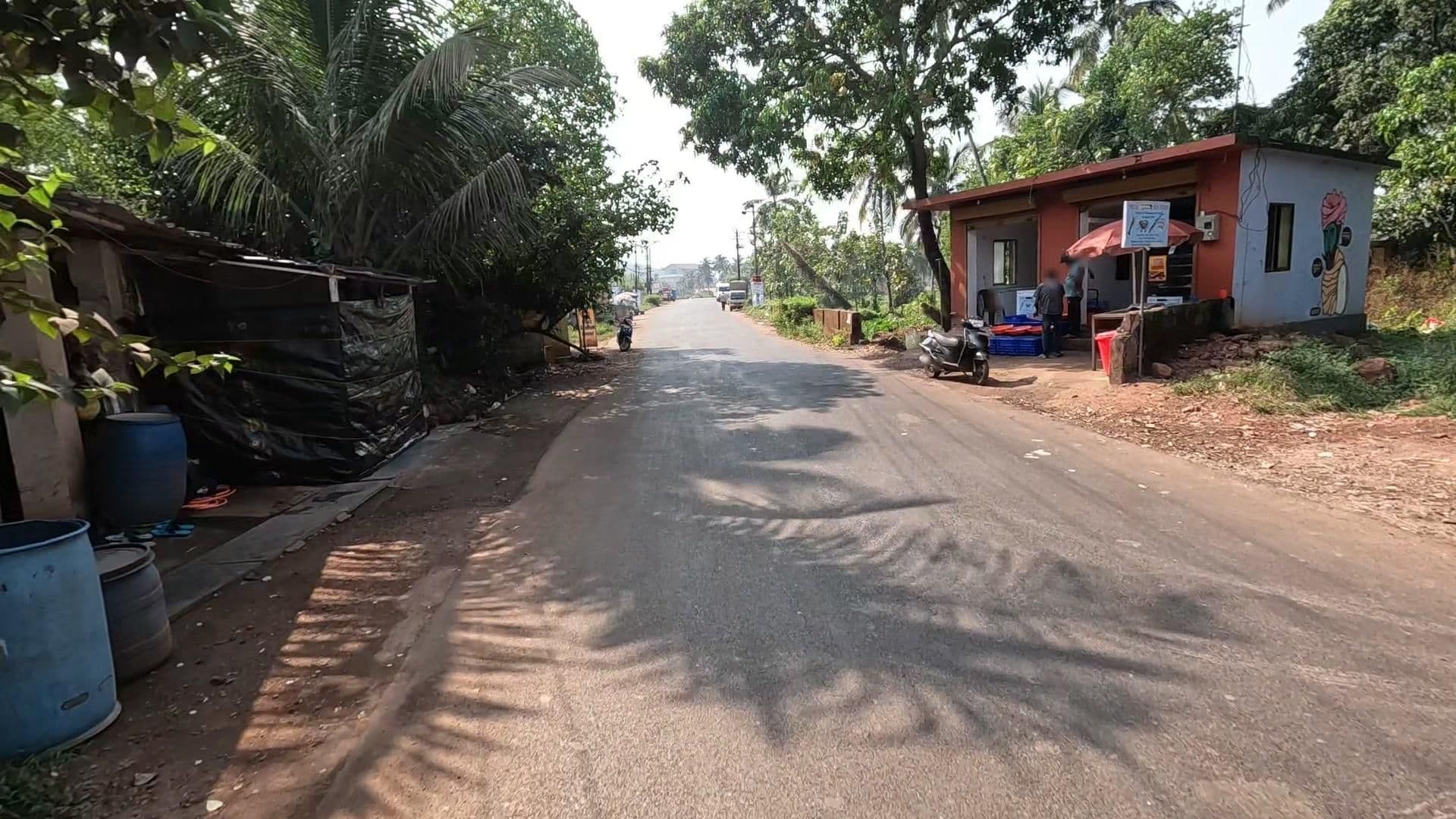 Street view near Lavish Cottages, Arambol — © lucomsky (CC BY-SA · Mapillary)