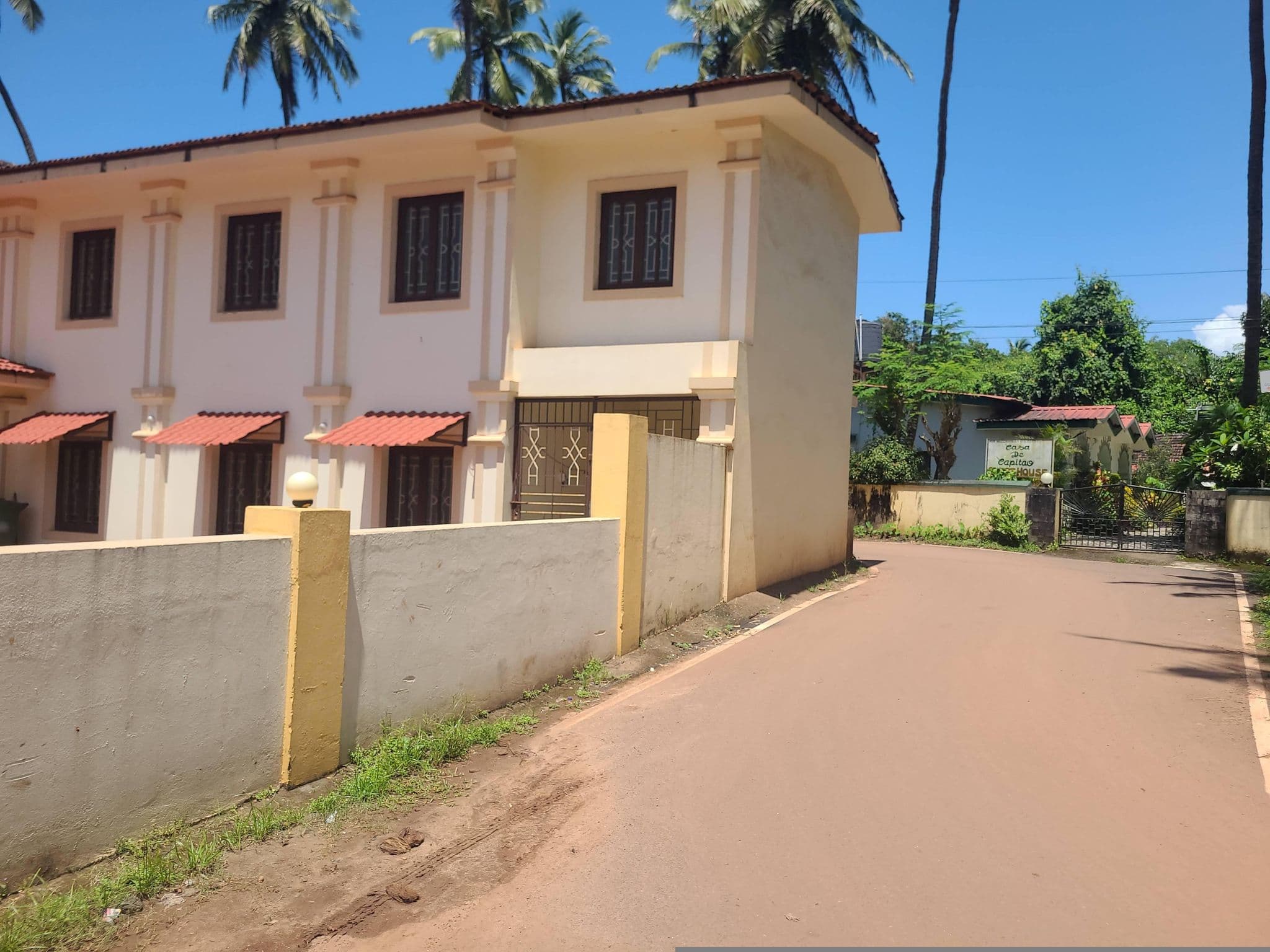 Street view near Bunkd Hostel, Anjuna — © Nasla_Najeeb (CC BY-SA · Mapillary)