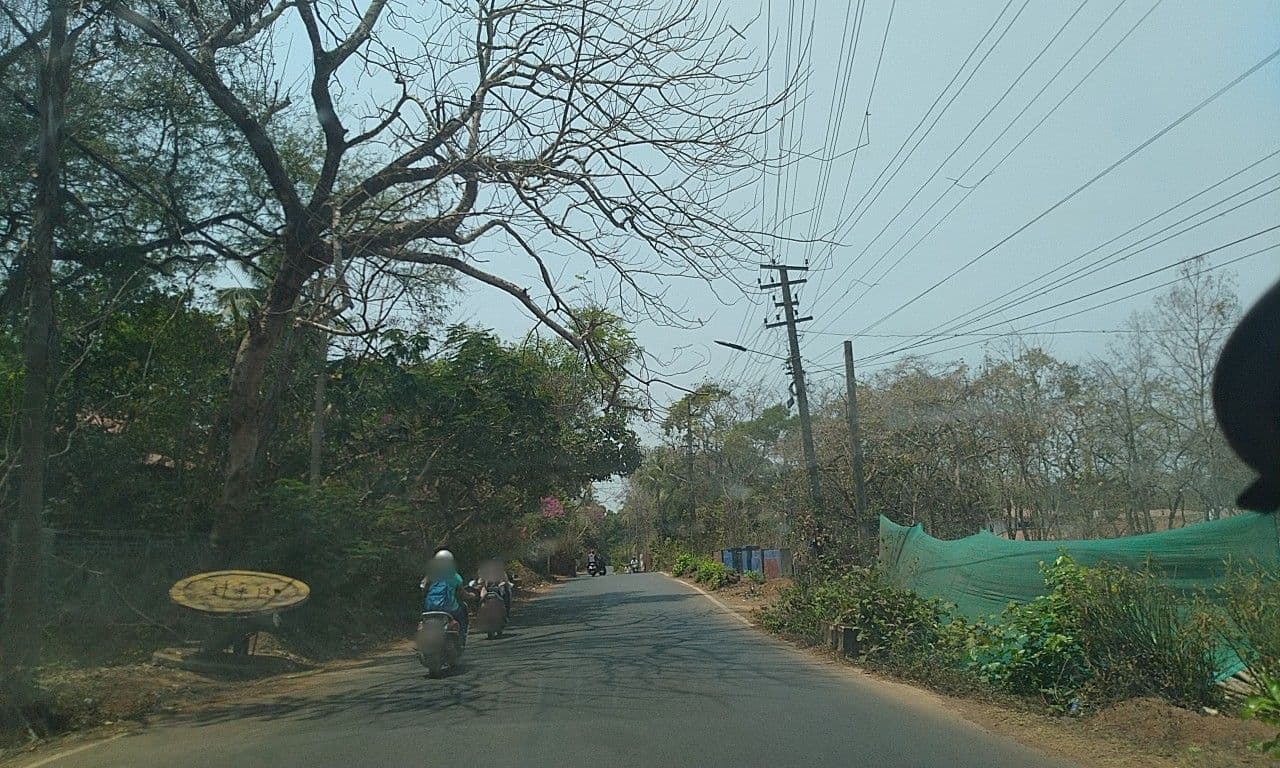 Street view near Ronnie's Private Pool Villa, Mapusa — © edz3056 (CC BY-SA · Mapillary)