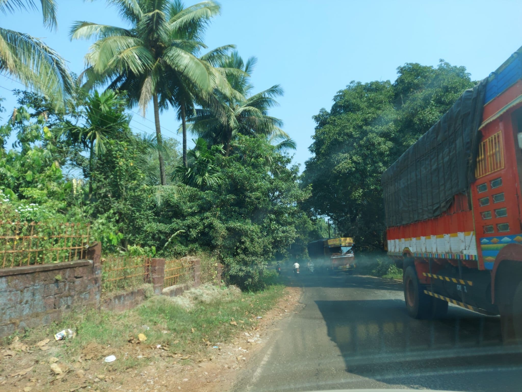 Street view near Hotel Abhimanyu, Kudāl — © abhyankar (CC BY-SA · Mapillary)