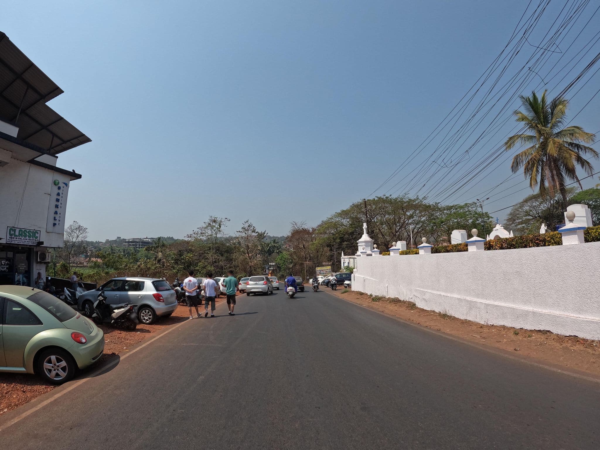 Street view near Motel Lagrande, Mapusa — © lucomsky (CC BY-SA · Mapillary)