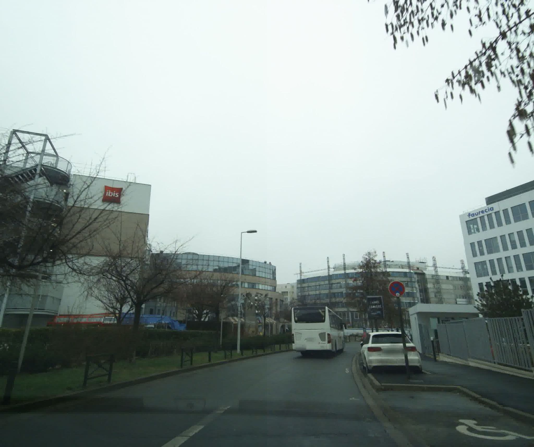 Street view near Hôtel Ibis, Nanterre — © sogefi (CC BY-SA · Mapillary)
