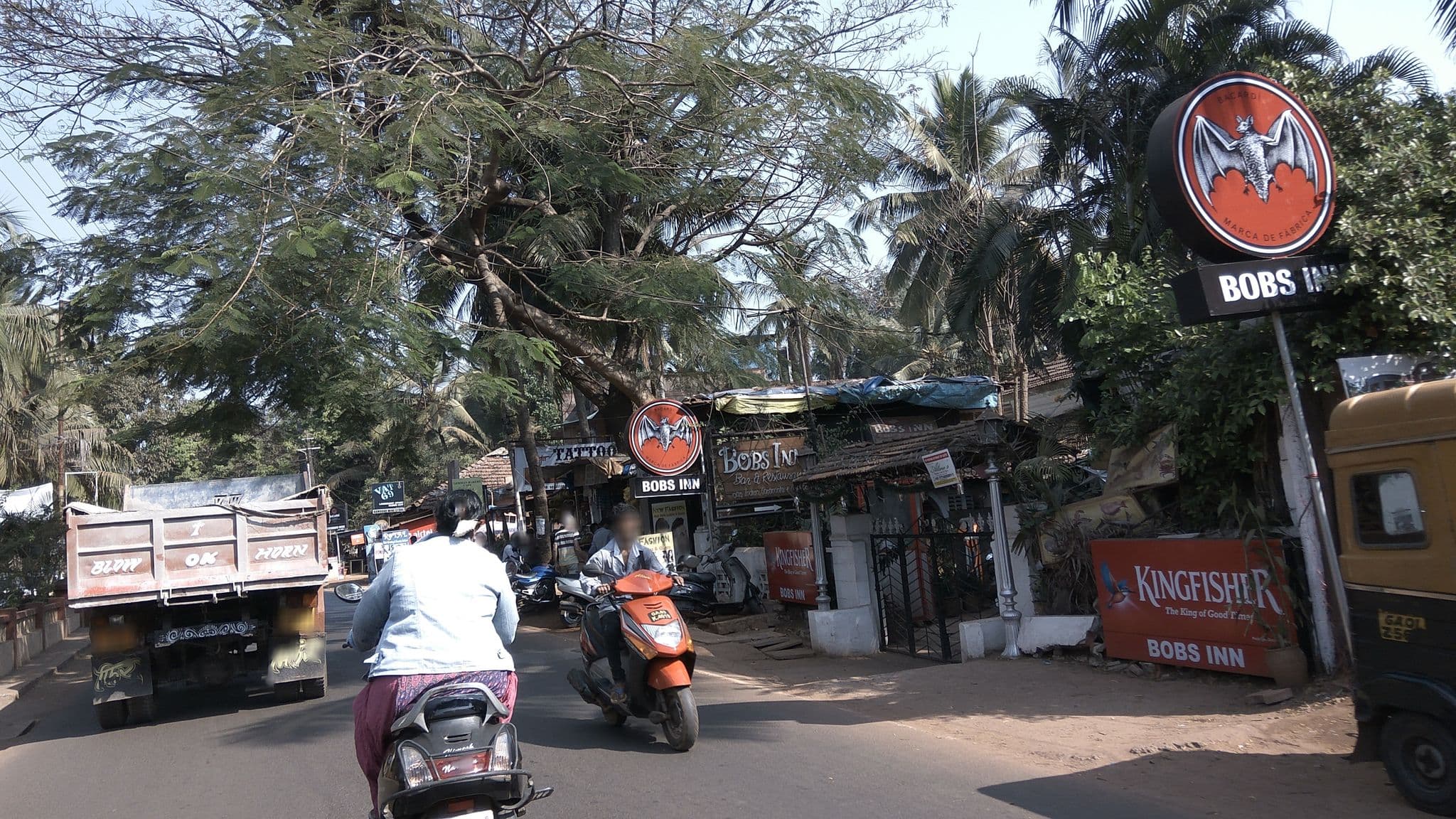 Street view near la seasons beach resort, Candolim — © natarajakaveeti (CC BY-SA · Mapillary)