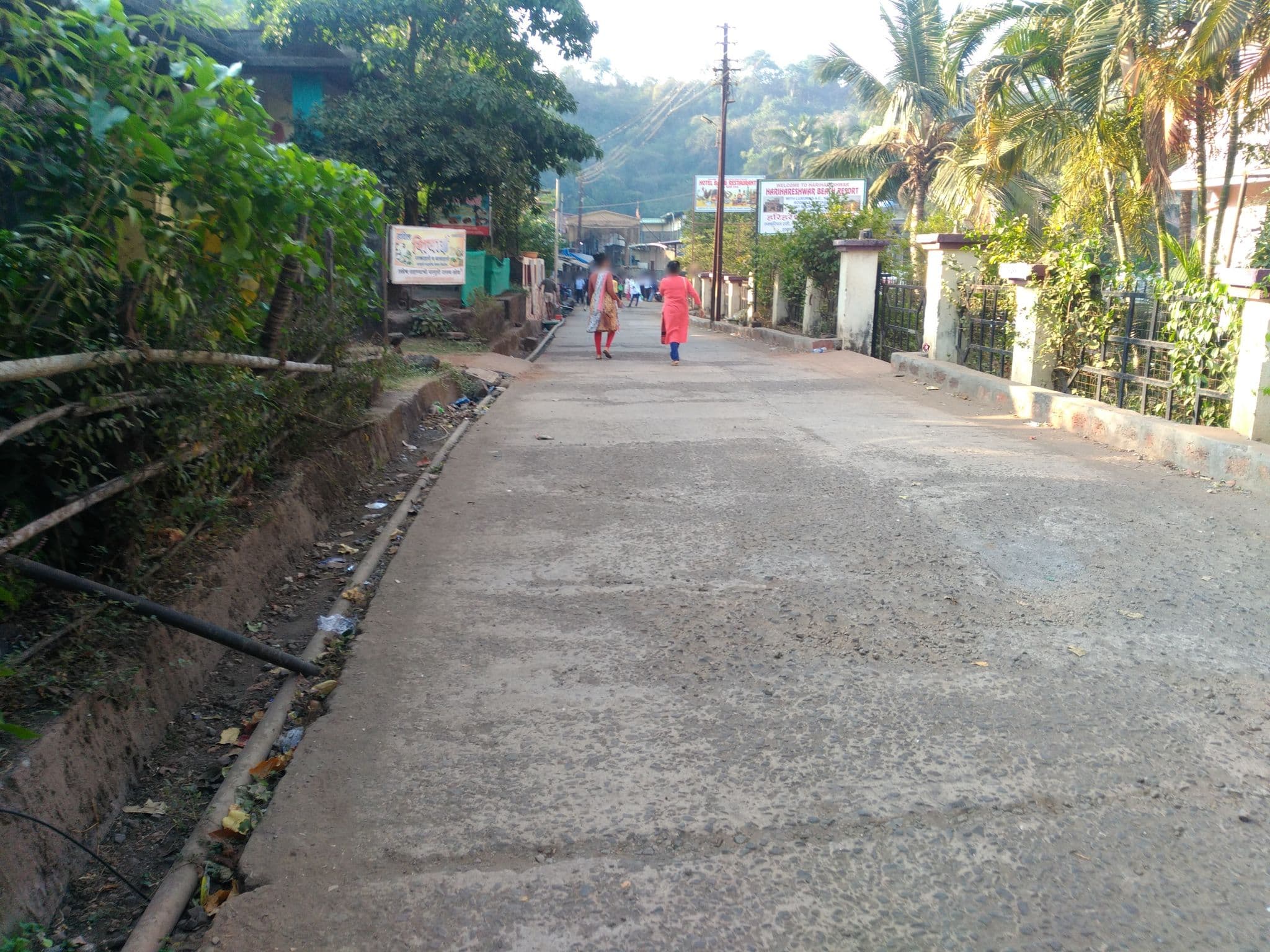Street view near Harihareshwar beach resort, Srīvardhan — © abhyankar (CC BY-SA · Mapillary)