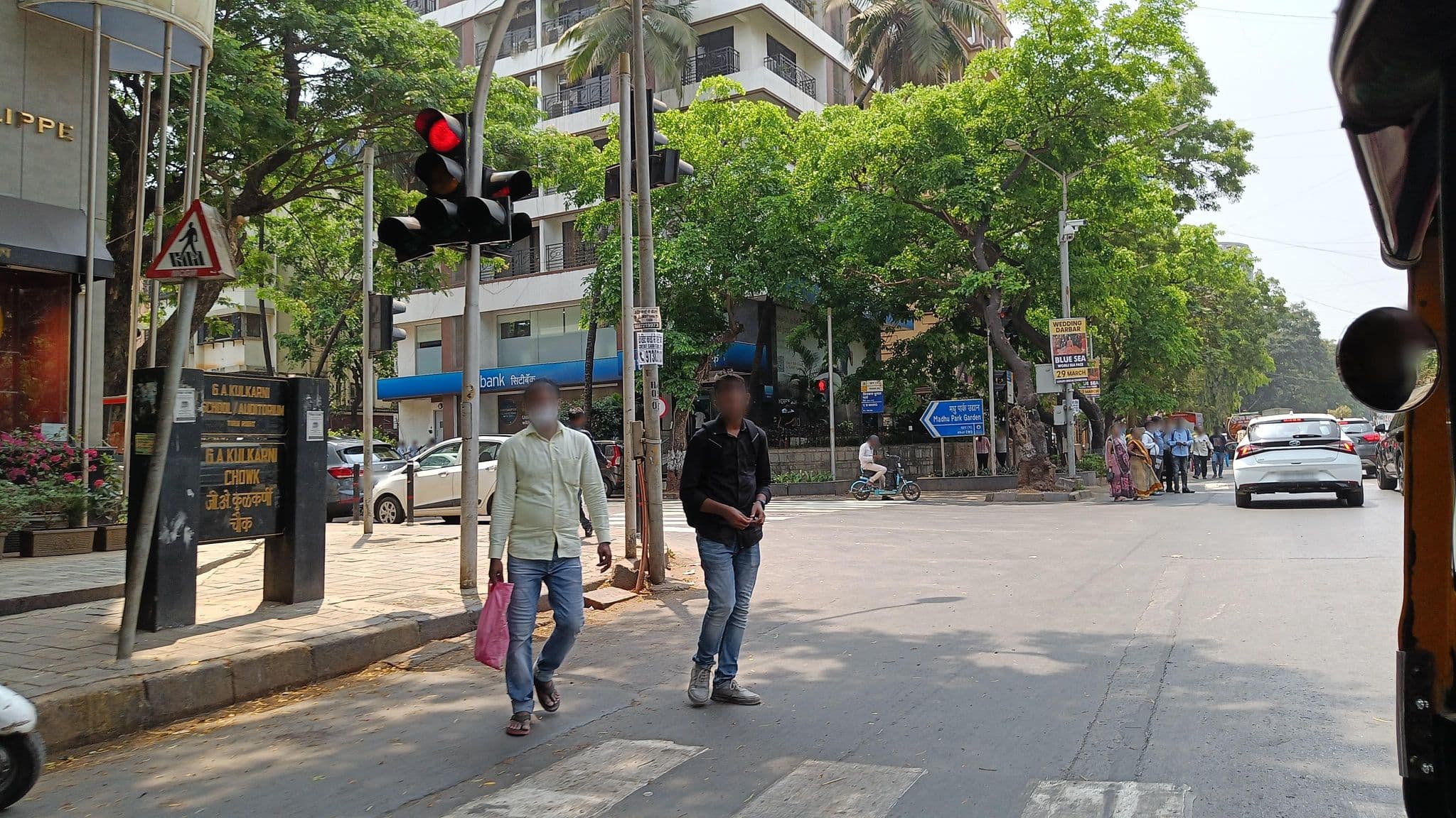 Street view near Kumar Resort, Dhārāvi — © varunbhakhri (CC BY-SA · Mapillary)