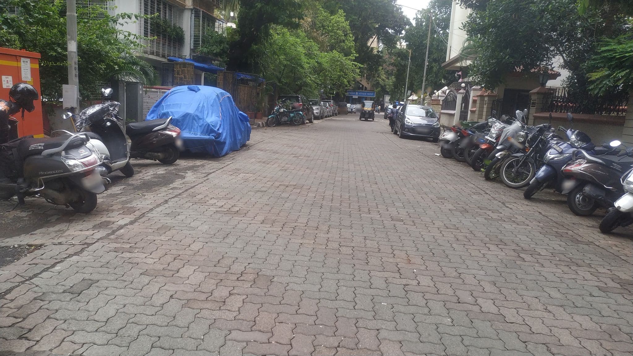 Street view near Unique Group Of Hotels, Dhārāvi — © tahreer (CC BY-SA · Mapillary)