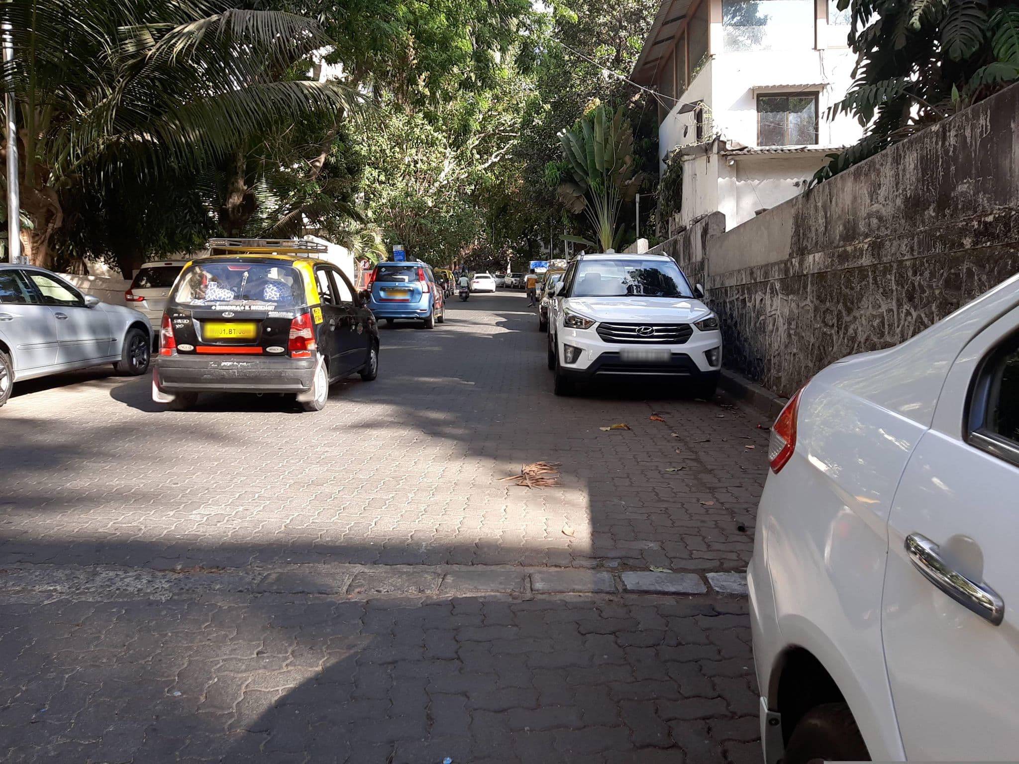 Street view near Doctors Farm, Dhārāvi — © WPStan (CC BY-SA · Mapillary)