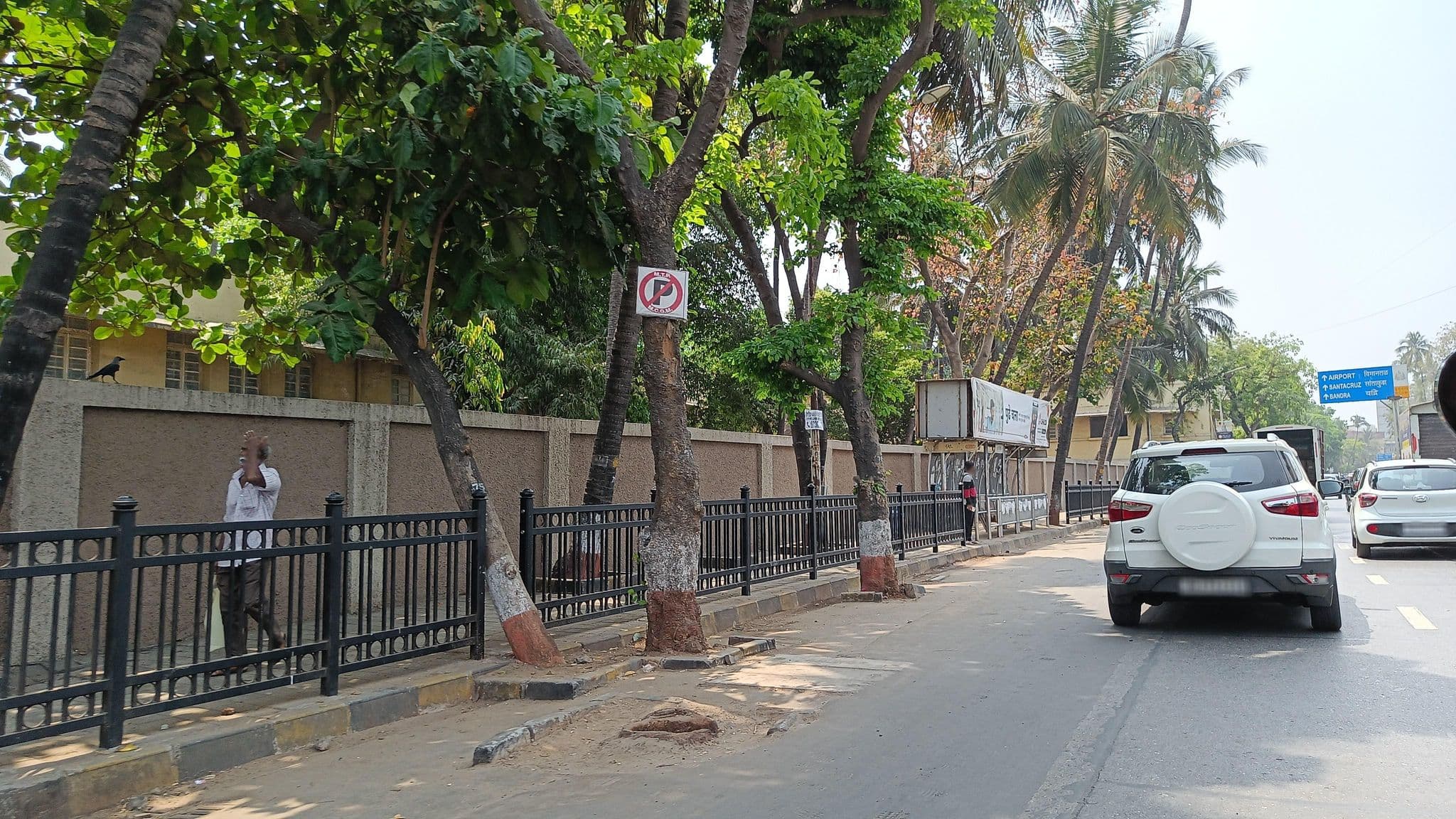 Street view near Hotel Fition, Mumbai — © varunbhakhri (CC BY-SA · Mapillary)