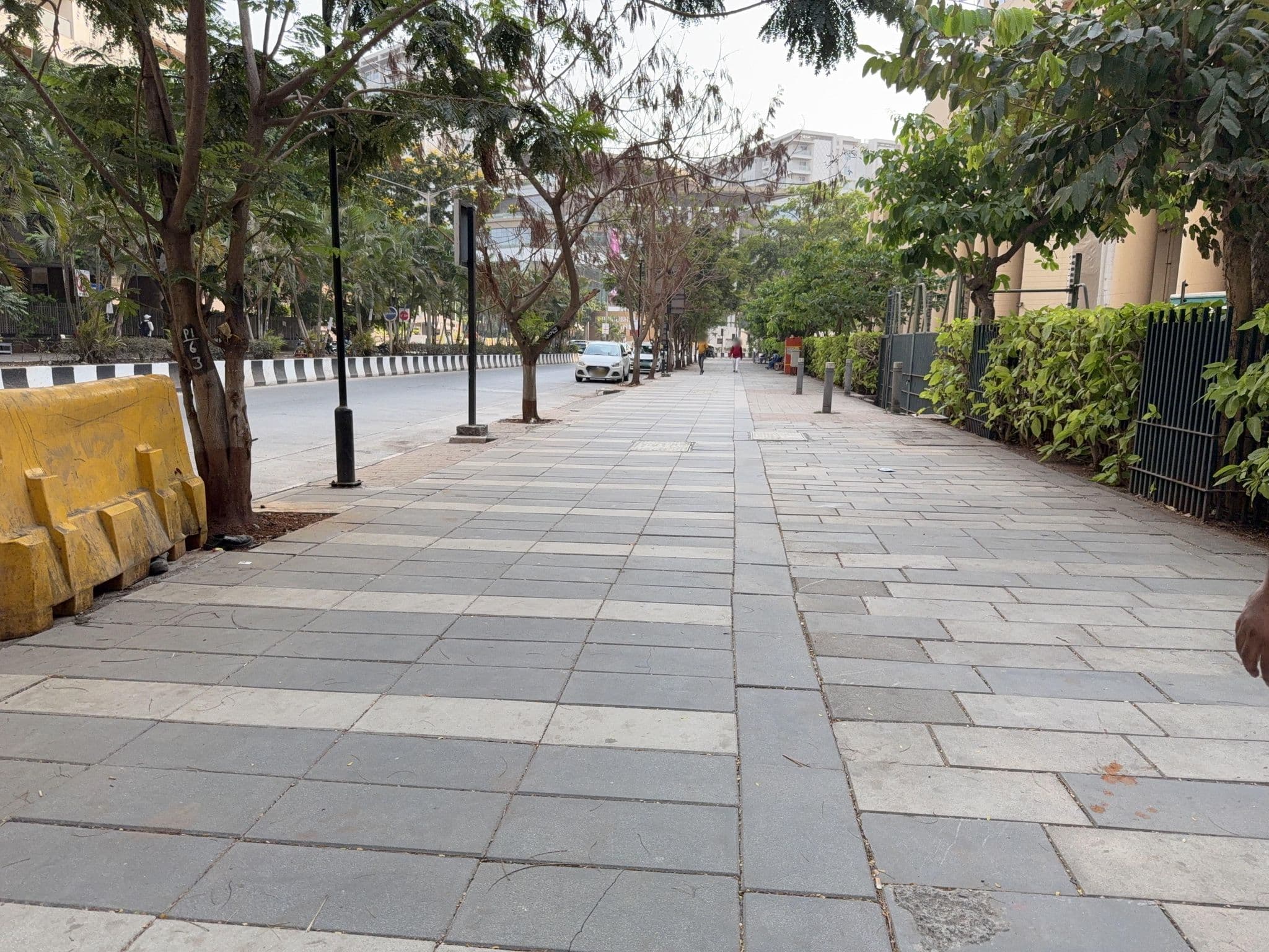 Street view near Swimming Pool Trident Hotel, Mumbai — © WP_At (CC BY-SA · Mapillary)