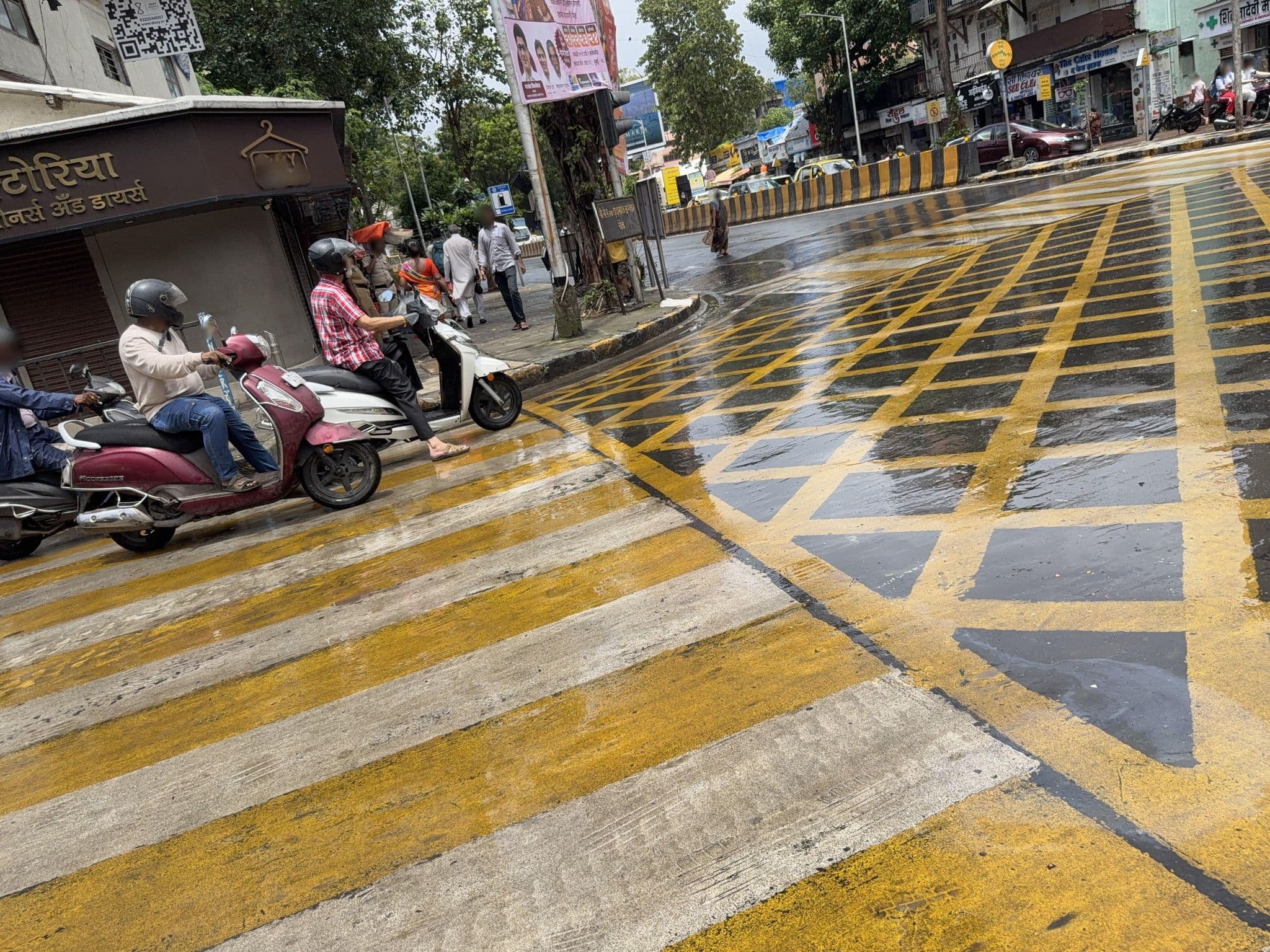 Street view near Hotel Celeste, Dhārāvi — © Aarna_Chopdekar (CC BY-SA · Mapillary)
