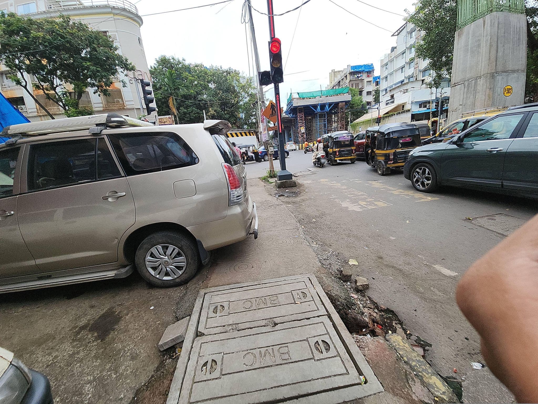 Street view near Ramee Guest Line, Dhārāvi — © ashpika13 (CC BY-SA · Mapillary)