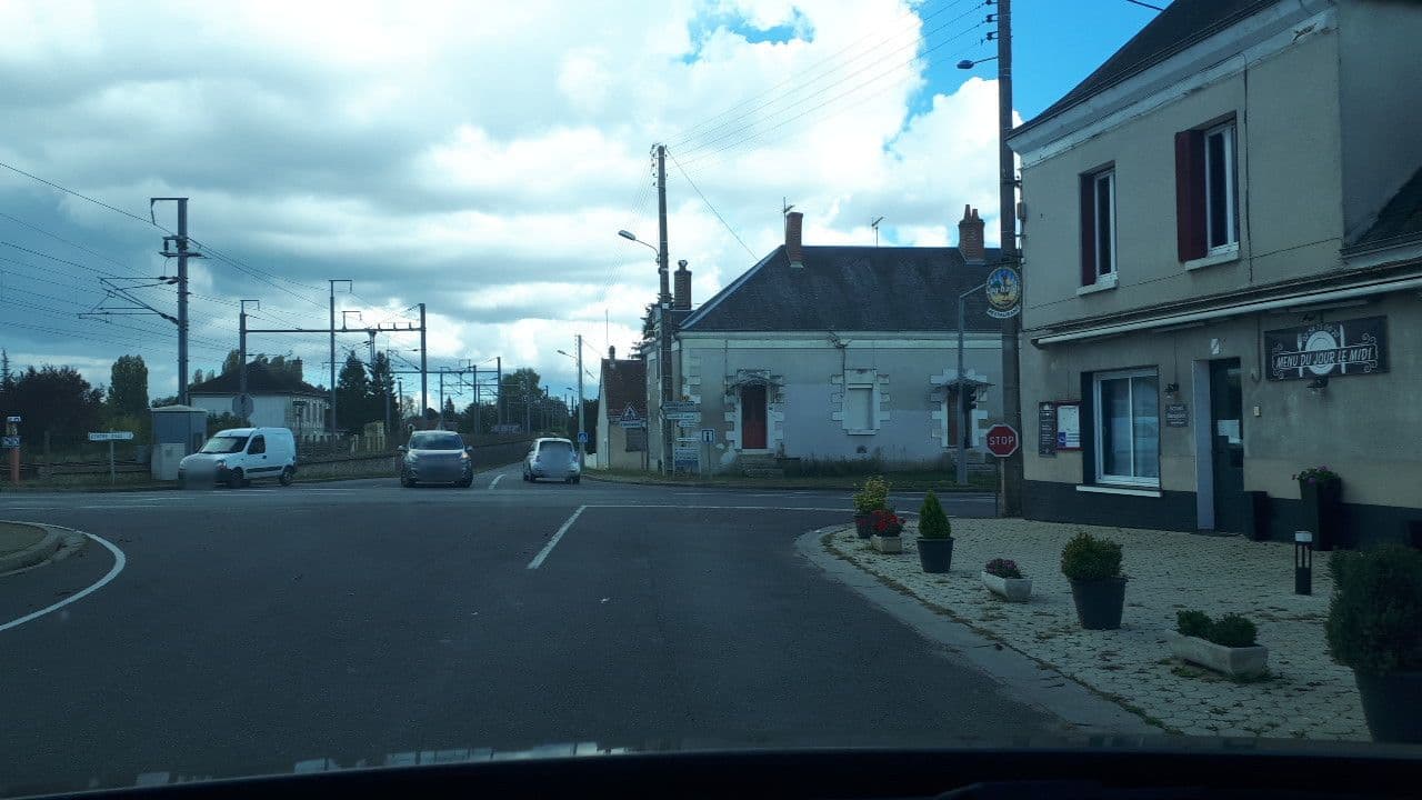 Street view near Hôtel de la Gare, Noyers-sur-Cher — © lluc (CC BY-SA · Mapillary)