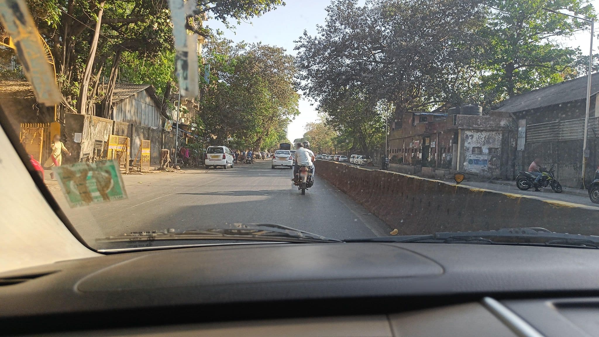 Street view near Elphinestone Hotel, Kegaon — © varunbhakhri (CC BY-SA · Mapillary)