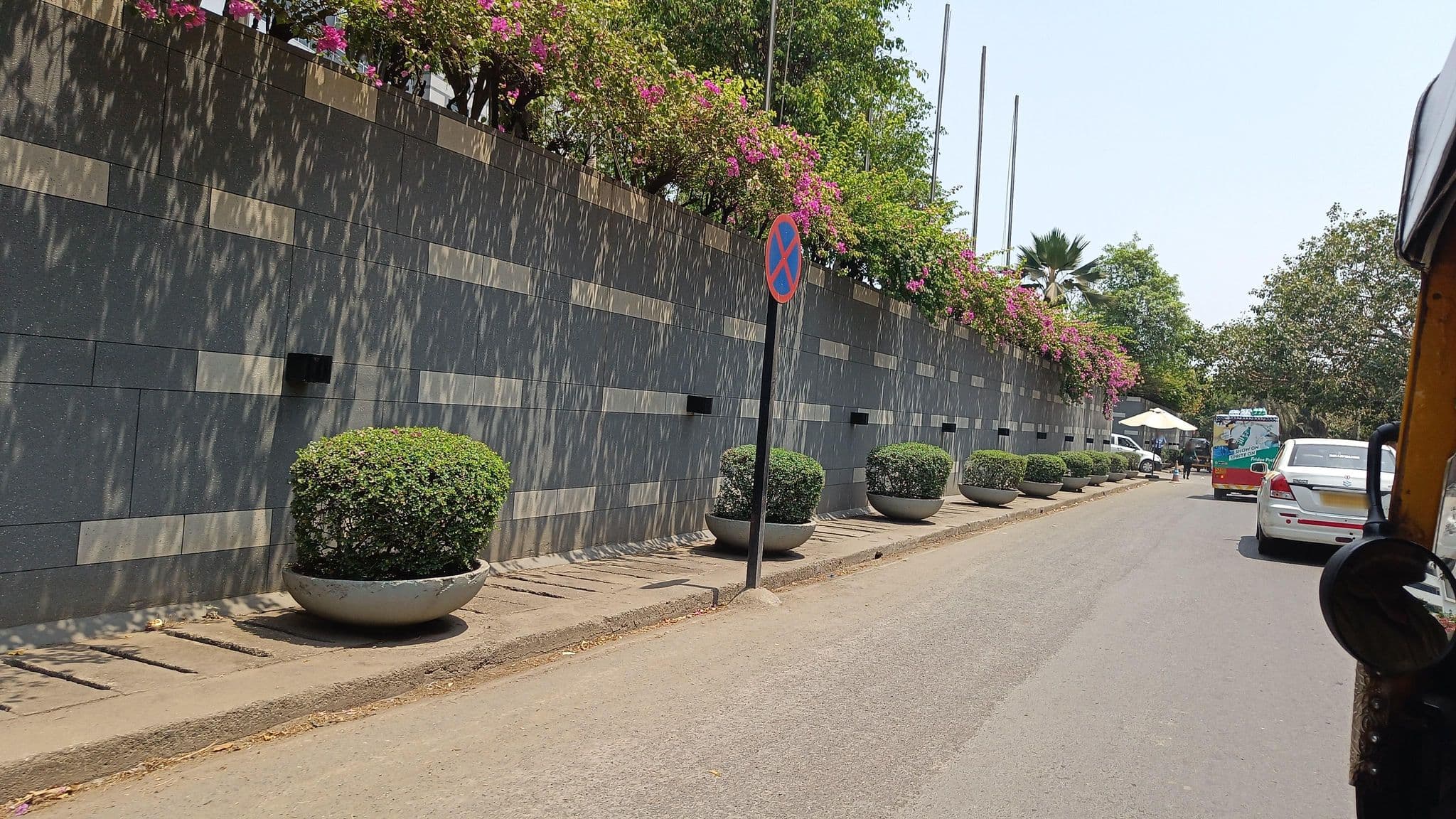 Street view near Business Centre, Mumbai — © varunbhakhri (CC BY-SA · Mapillary)