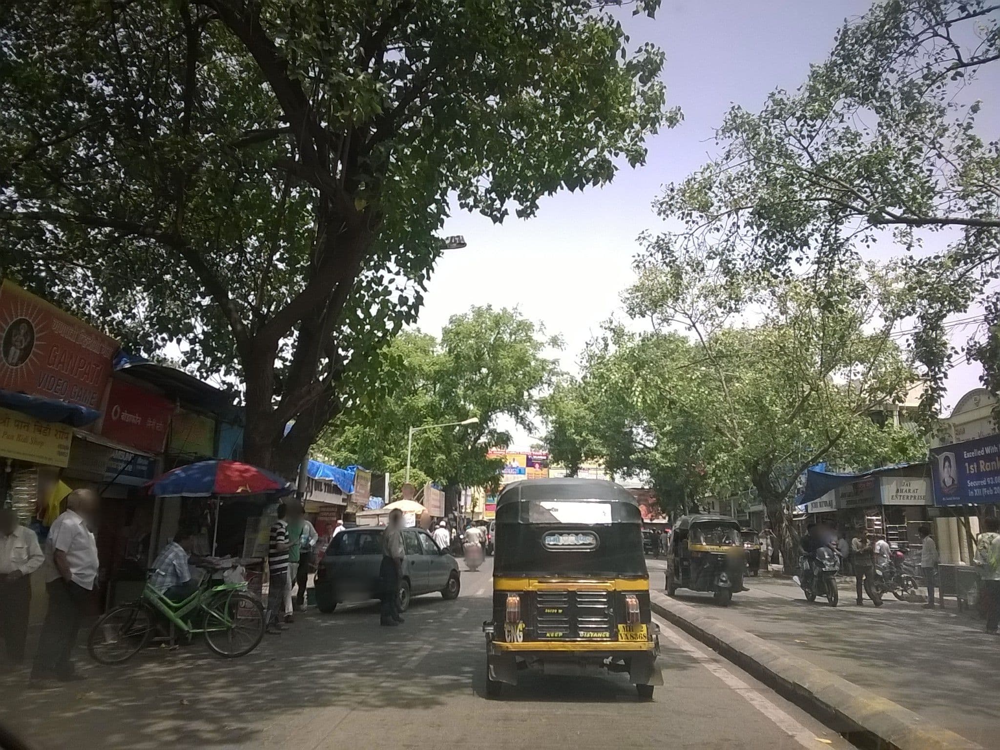 Street view near Hotel Ramakrishna, Mumbai — © luanne (CC BY-SA · Mapillary)