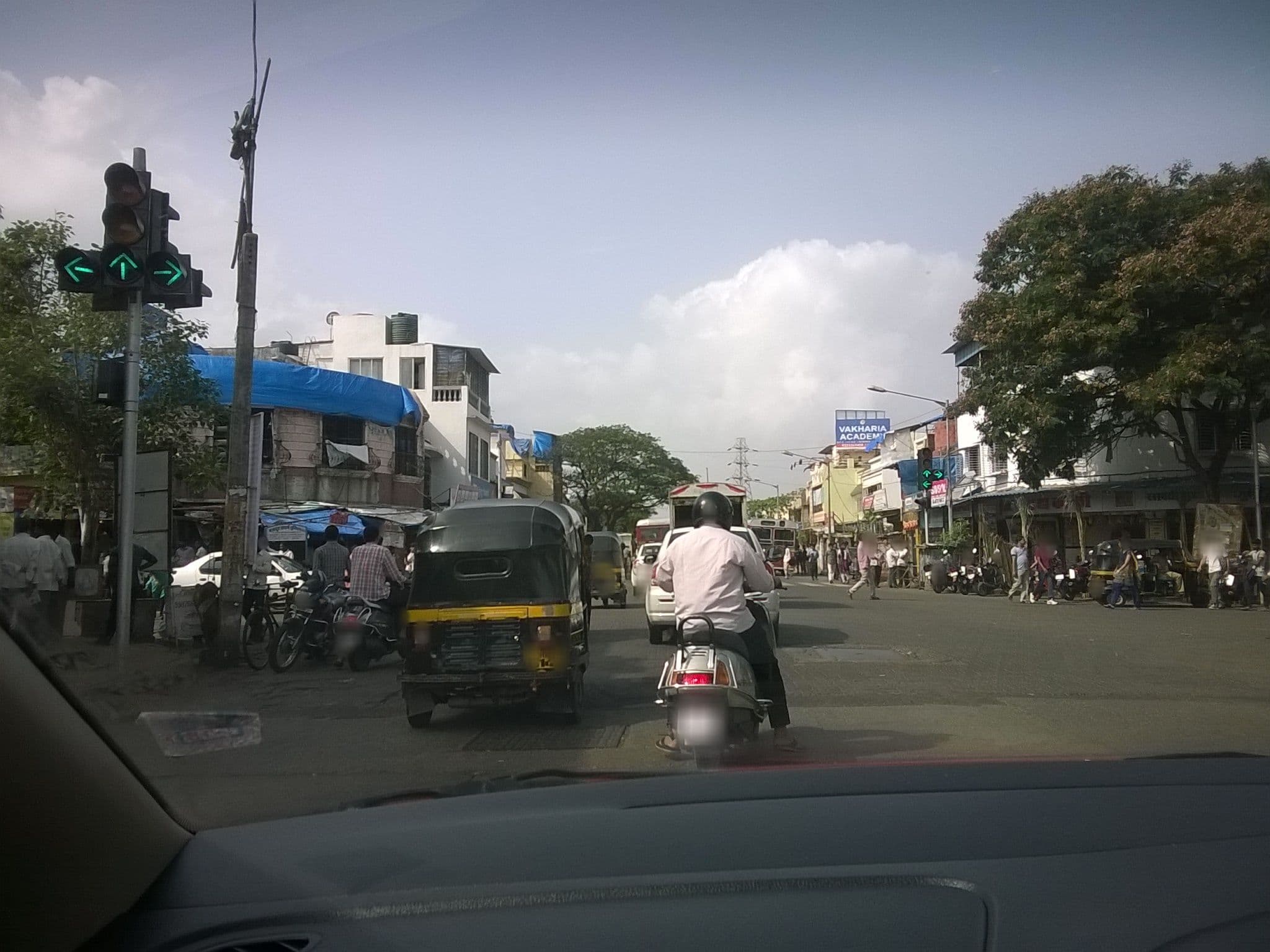 Street view near OYO 10005 Borivali, Borivli — © luanne (CC BY-SA · Mapillary)