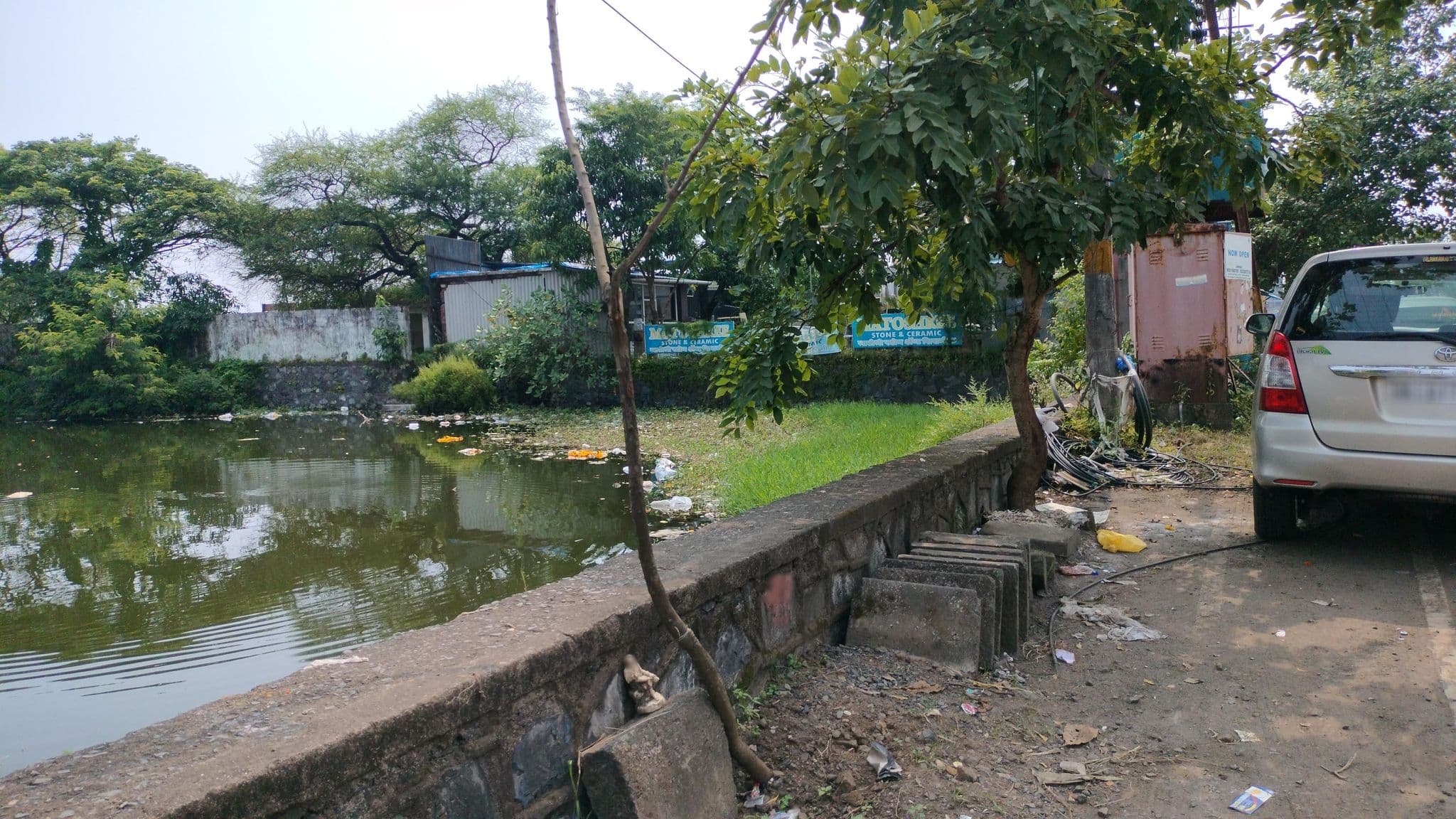 Street view near Park Inn, Chandrapada — © pracheta (CC BY-SA · Mapillary)
